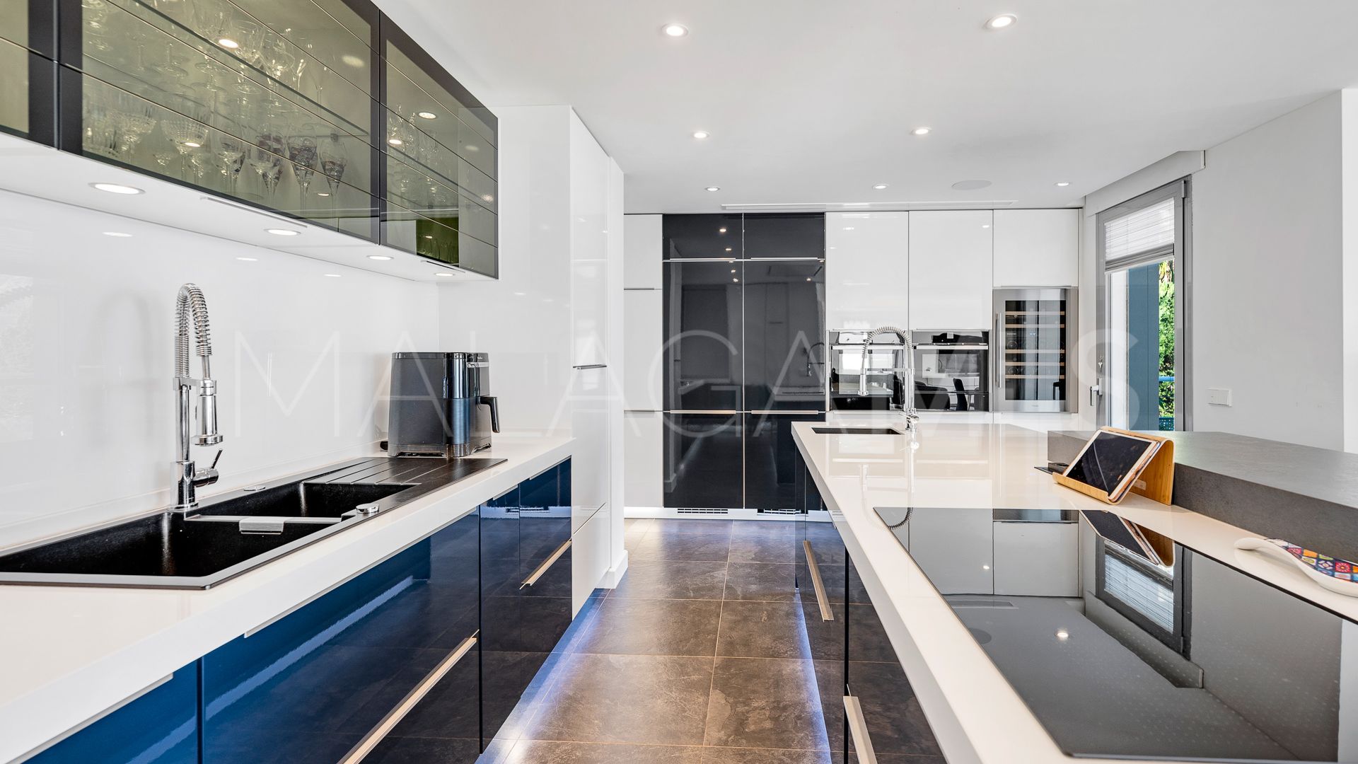 Villa for sale in Nueva Andalucia