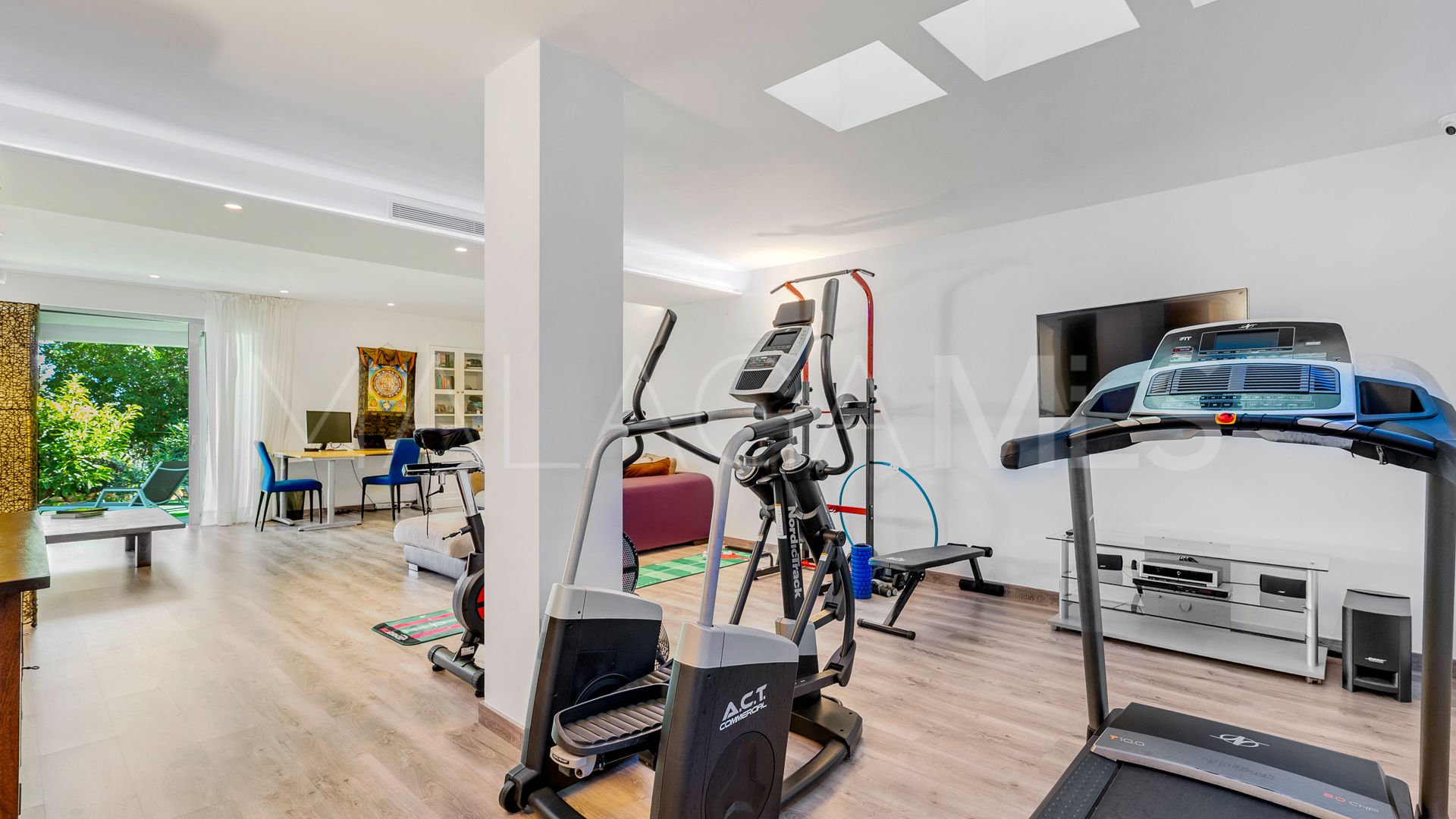 Villa for sale in Nueva Andalucia