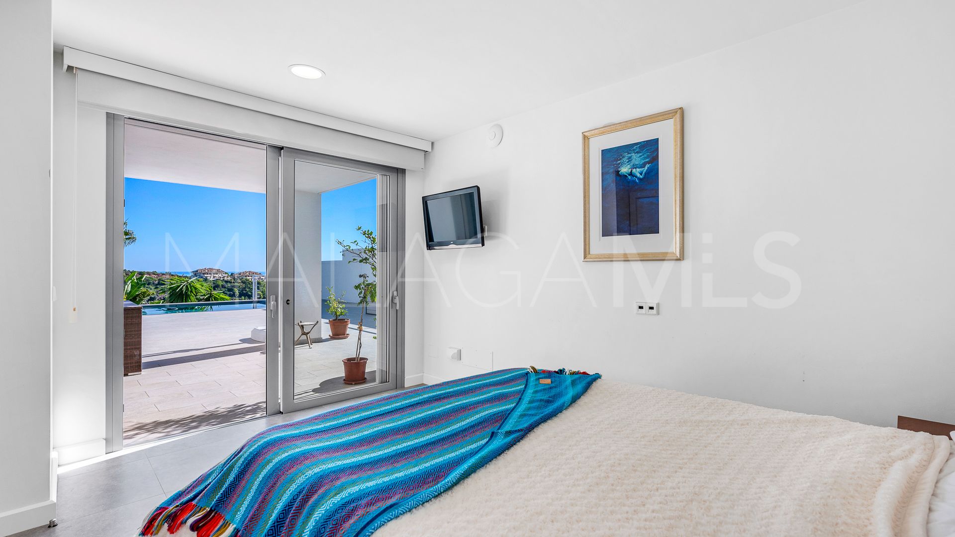 Villa for sale in Nueva Andalucia