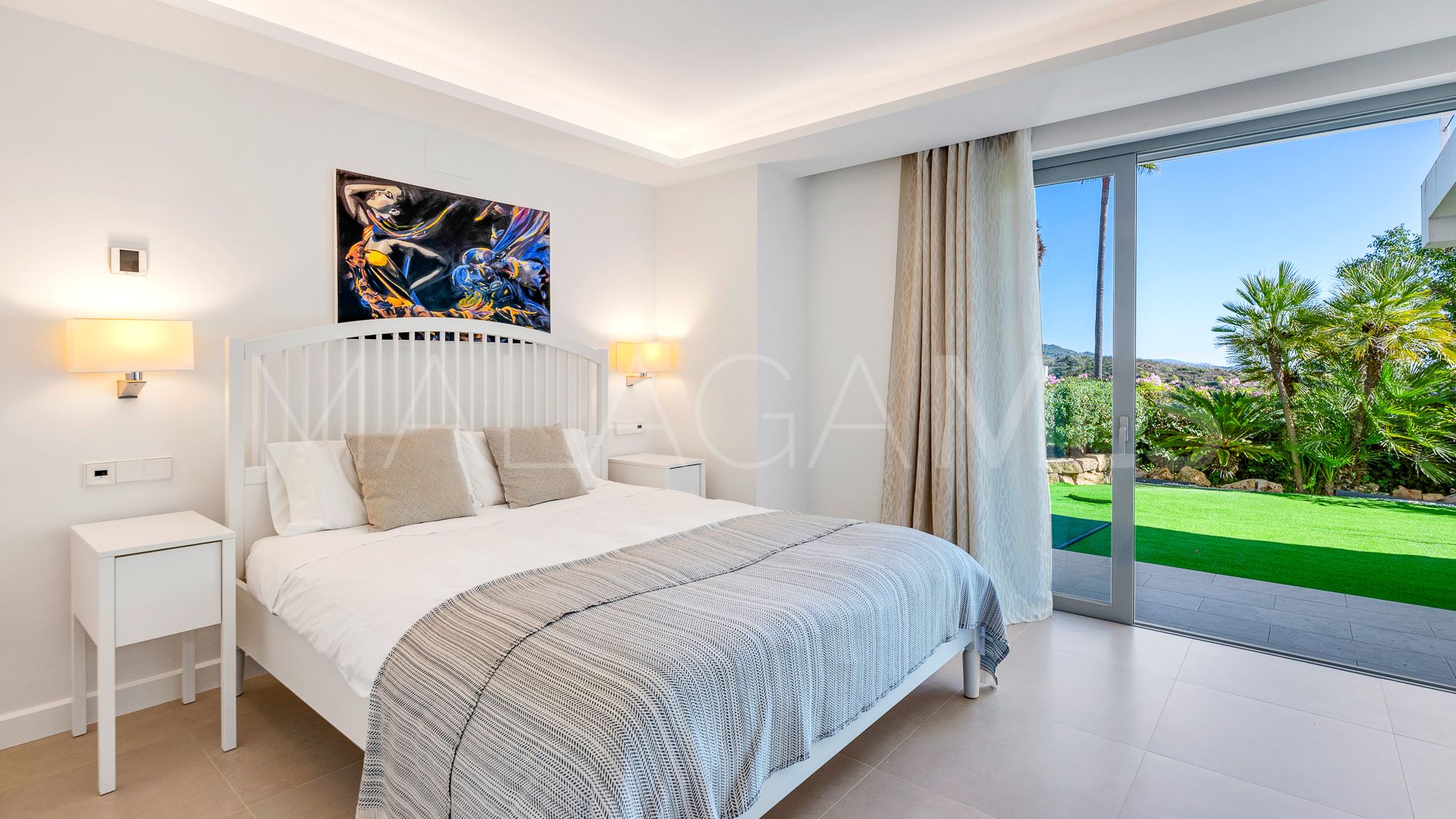 Villa for sale in Nueva Andalucia