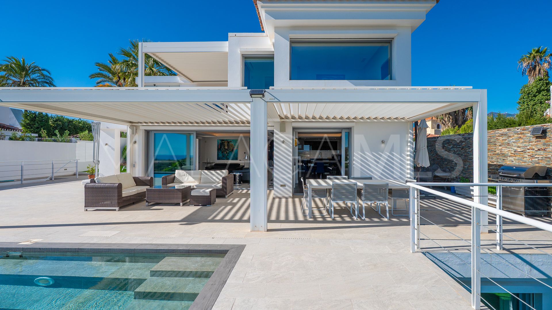 Villa for sale in Nueva Andalucia