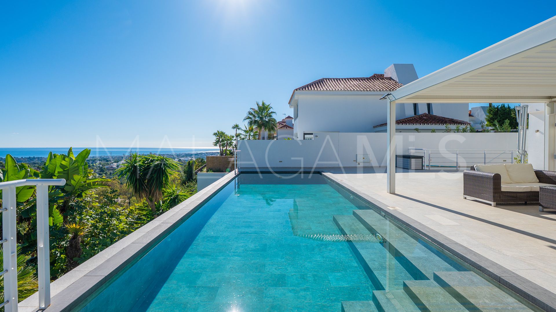 Villa for sale in Nueva Andalucia