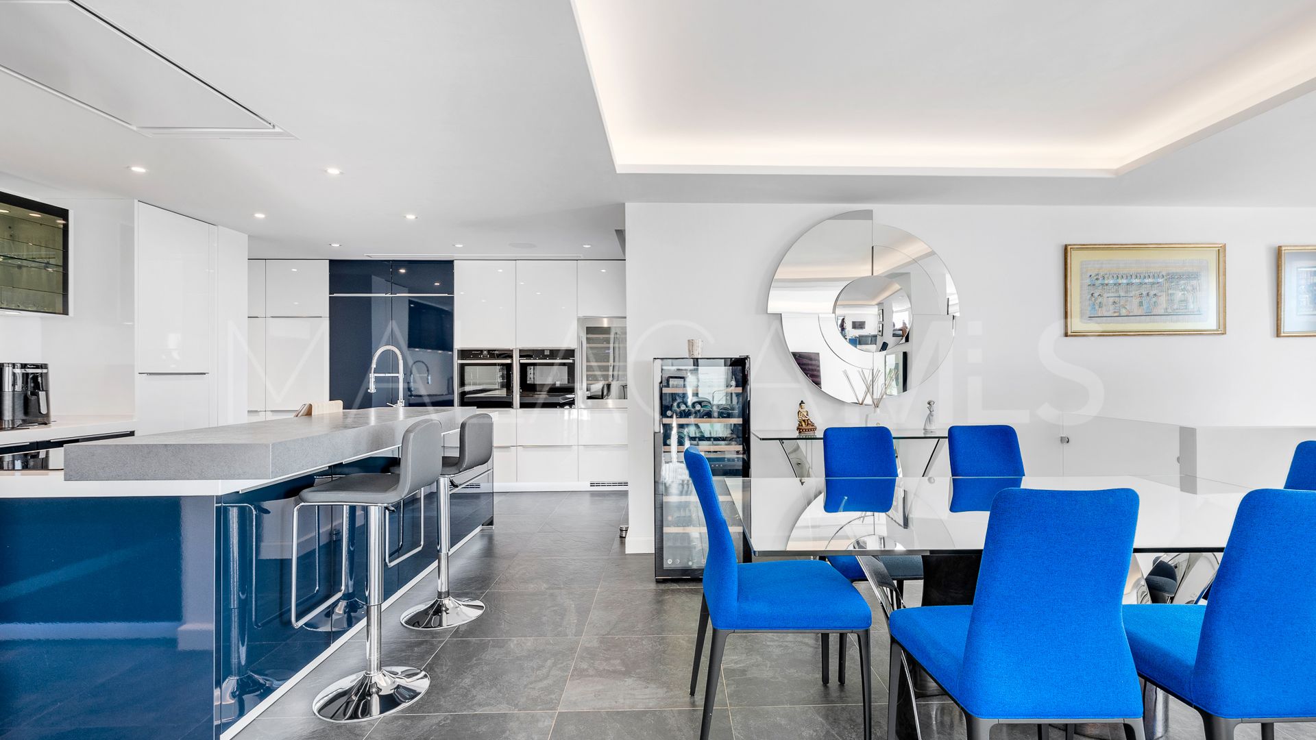 Villa for sale in Nueva Andalucia