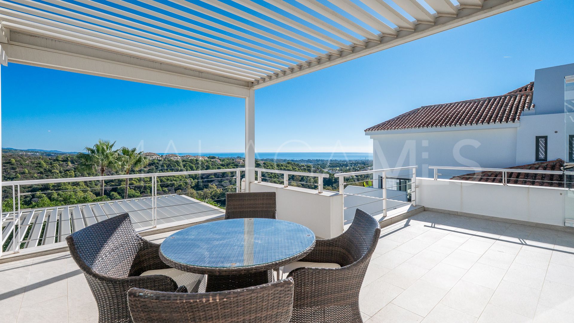 Villa for sale in Nueva Andalucia