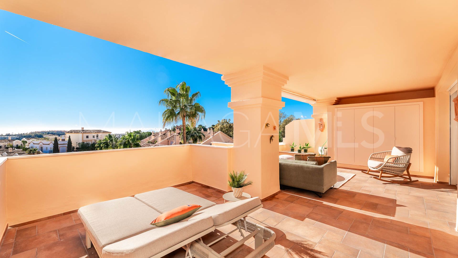 Apartment for sale in Nueva Andalucia with 4 bedrooms