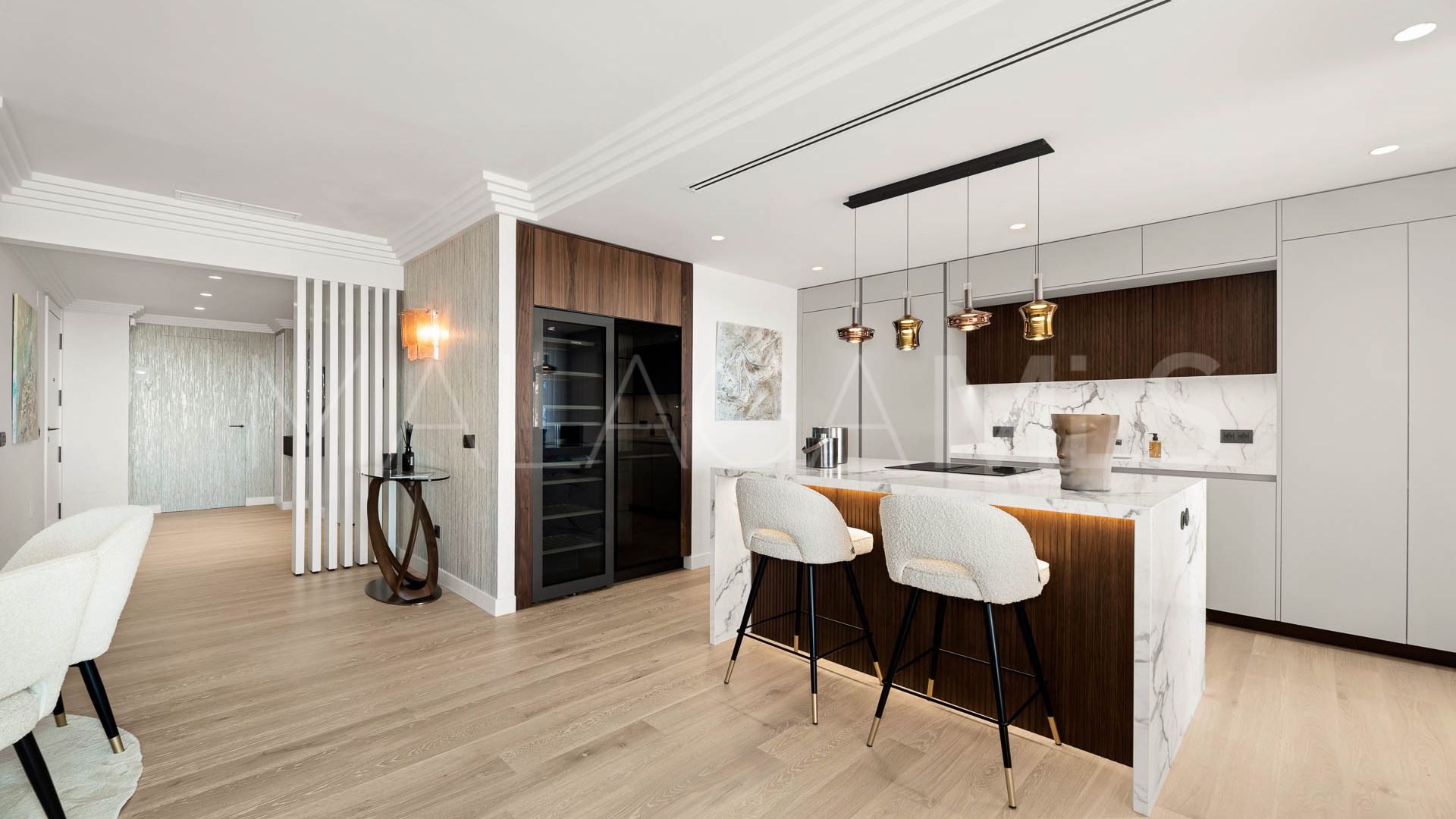 Apartment for sale in Nueva Andalucia with 4 bedrooms