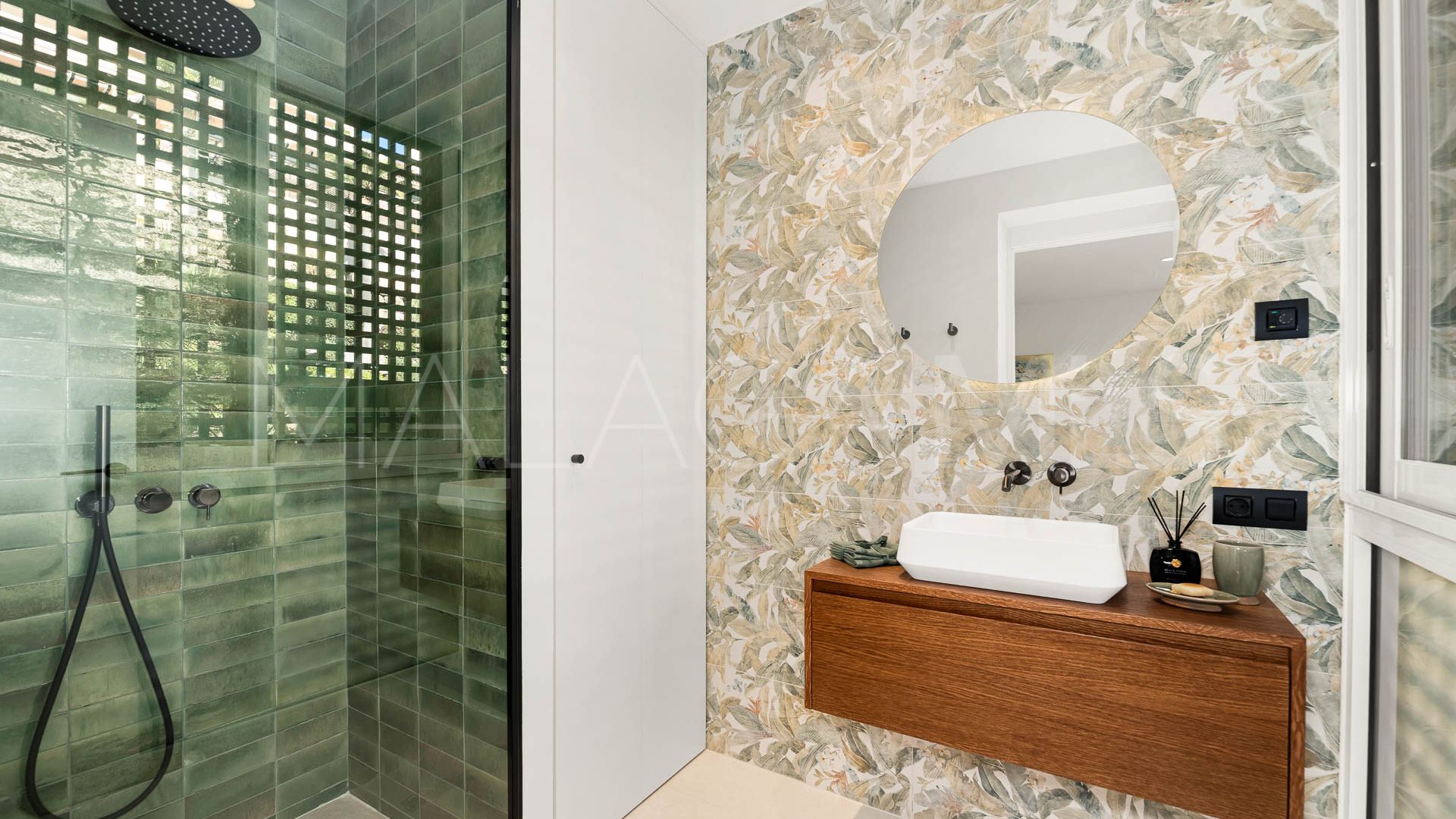 Apartment for sale in Nueva Andalucia with 4 bedrooms