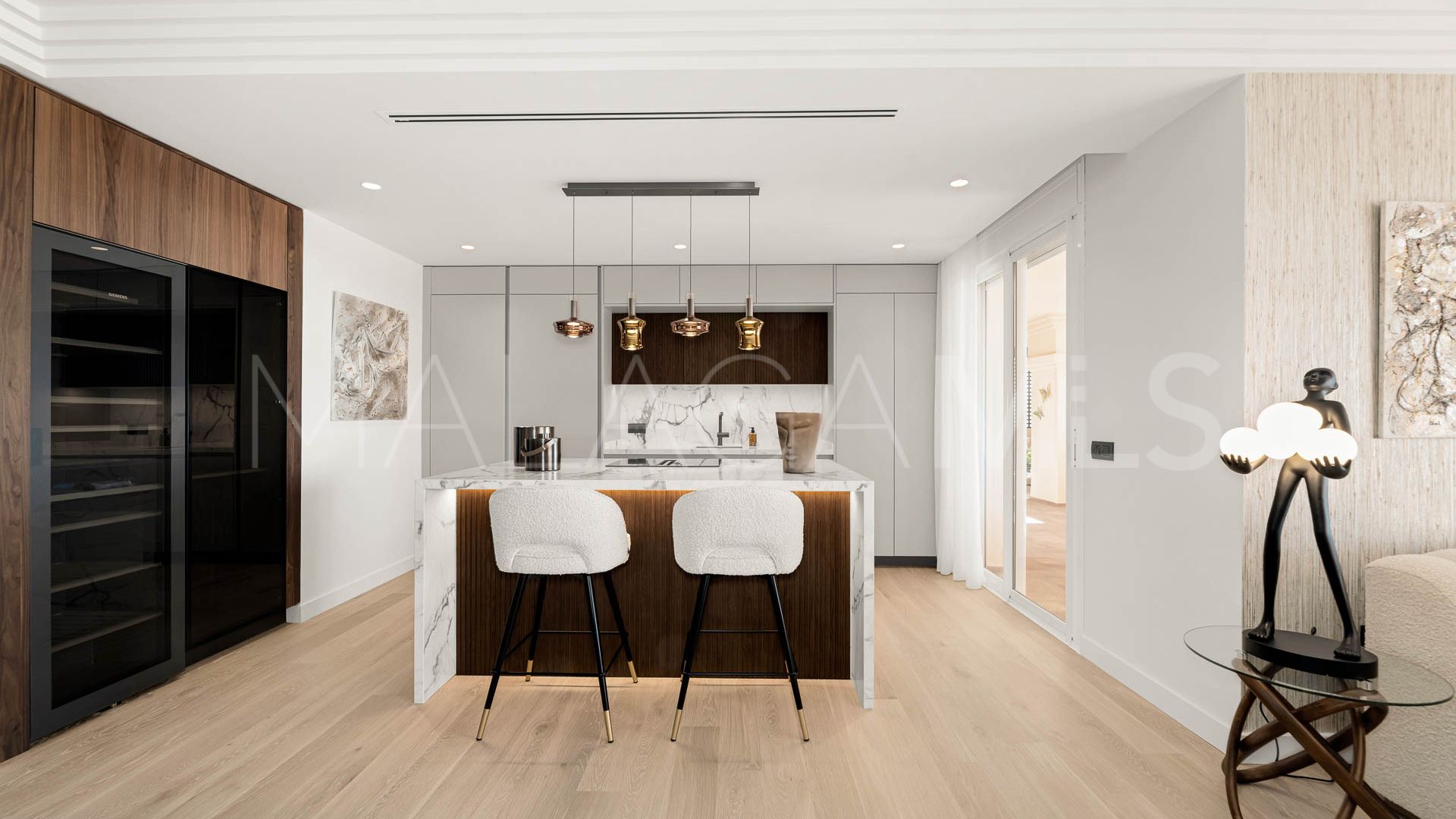 Apartment for sale in Nueva Andalucia with 4 bedrooms