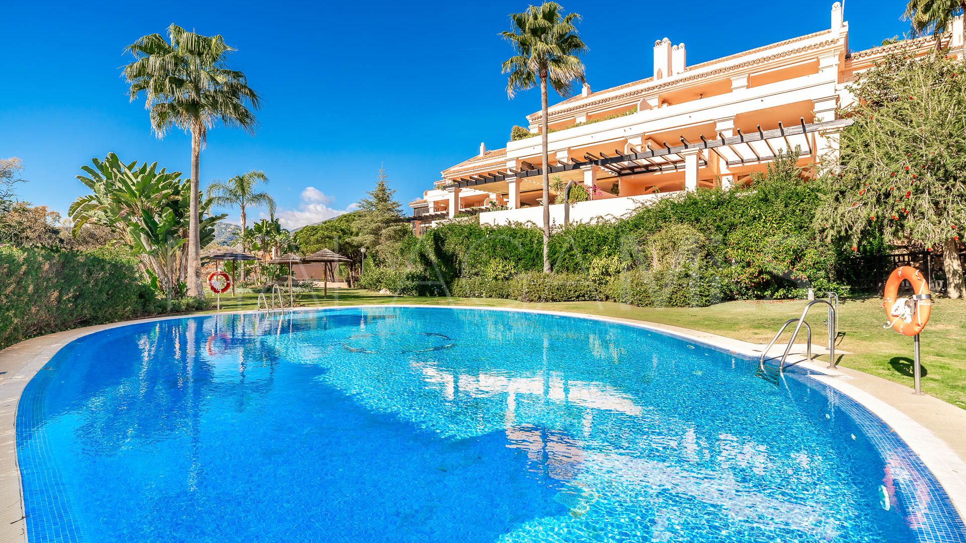 Apartment for sale in Nueva Andalucia with 4 bedrooms