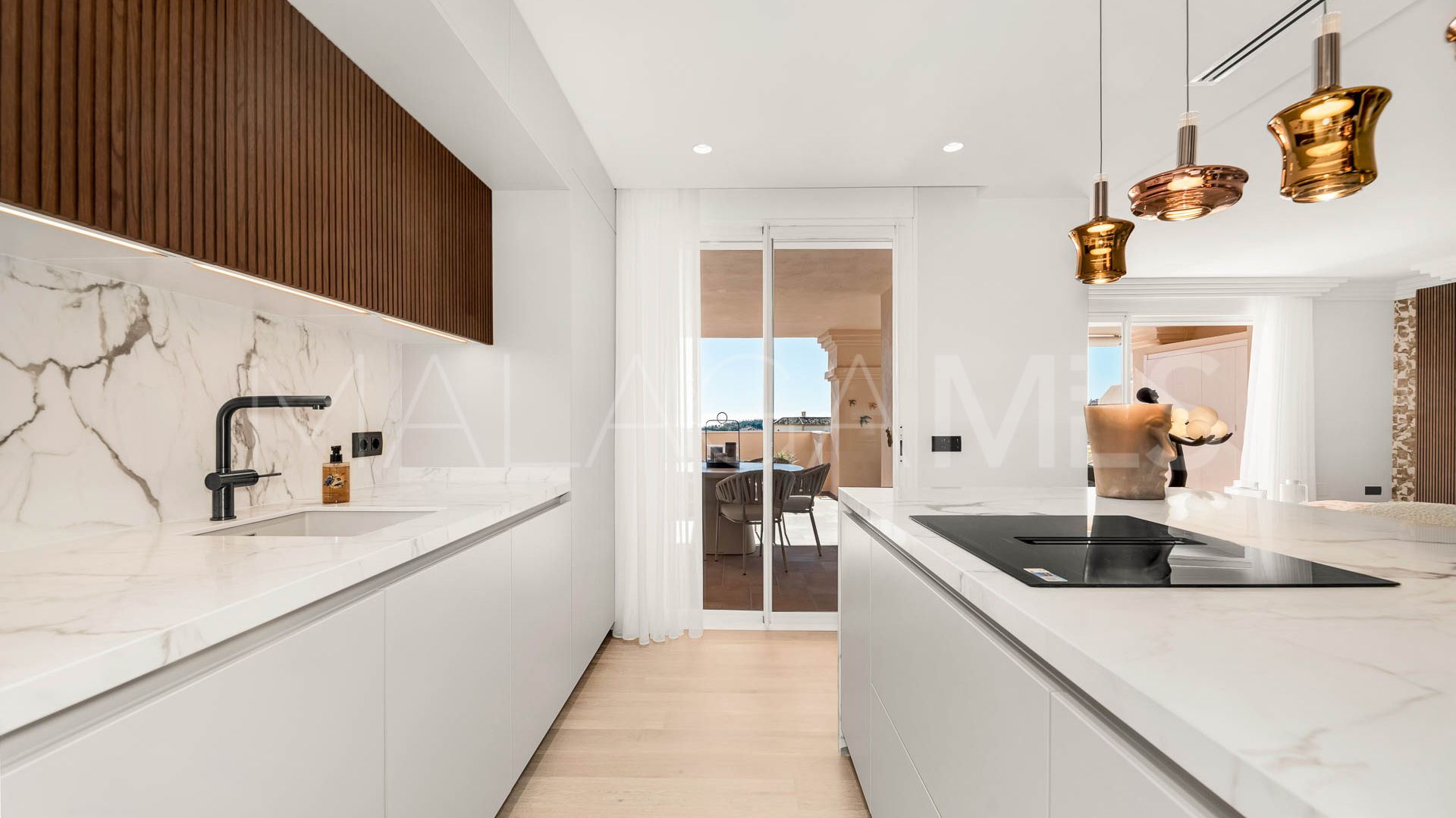 Apartment for sale in Nueva Andalucia with 4 bedrooms