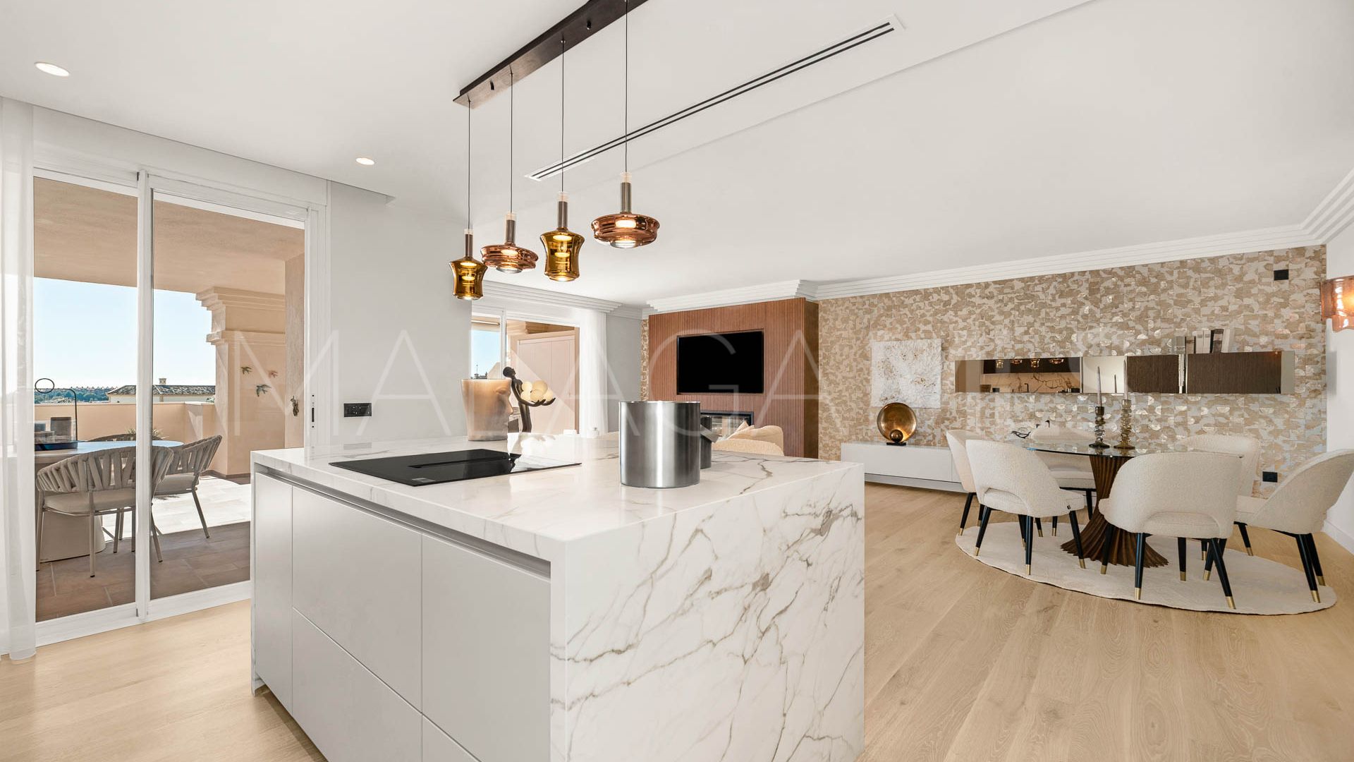 Apartment for sale in Nueva Andalucia with 4 bedrooms