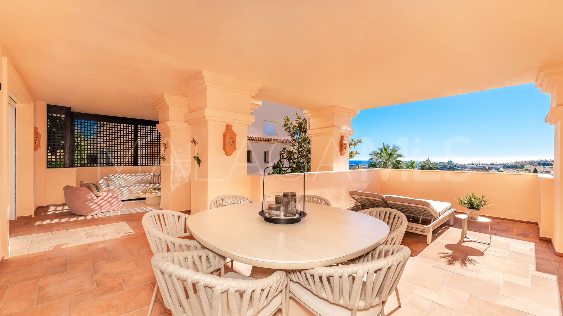 Apartment for sale in Nueva Andalucia with 4 bedrooms