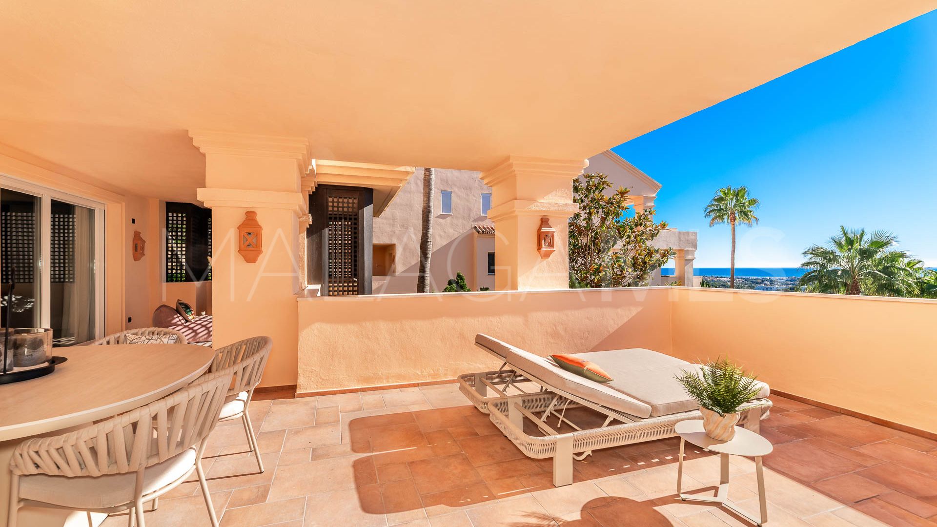 Apartment for sale in Nueva Andalucia with 4 bedrooms