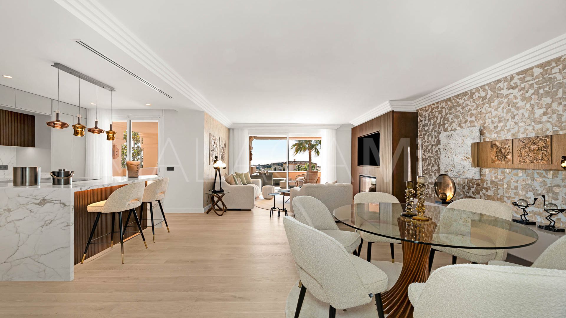 Apartment for sale in Nueva Andalucia with 4 bedrooms