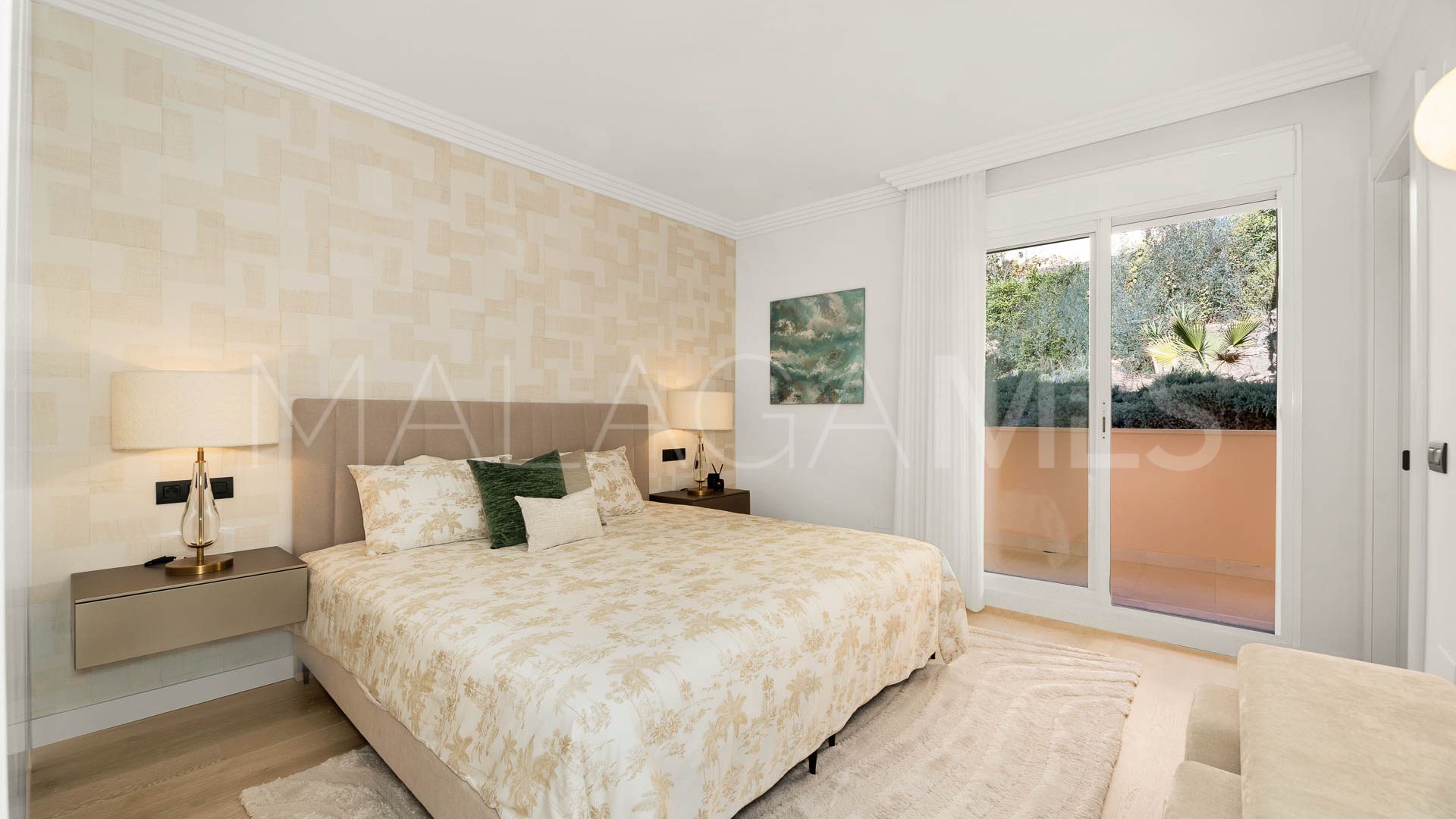 Apartment for sale in Nueva Andalucia with 4 bedrooms