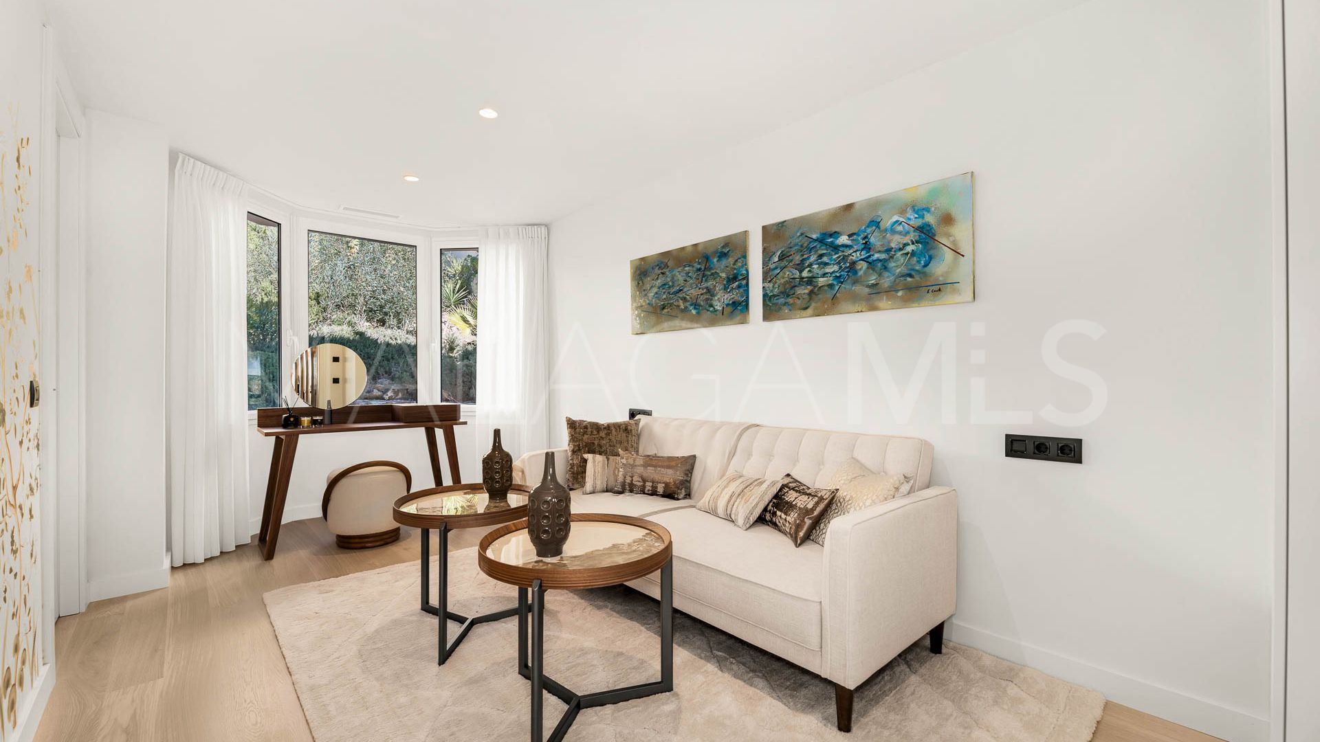 Apartment for sale in Nueva Andalucia with 4 bedrooms