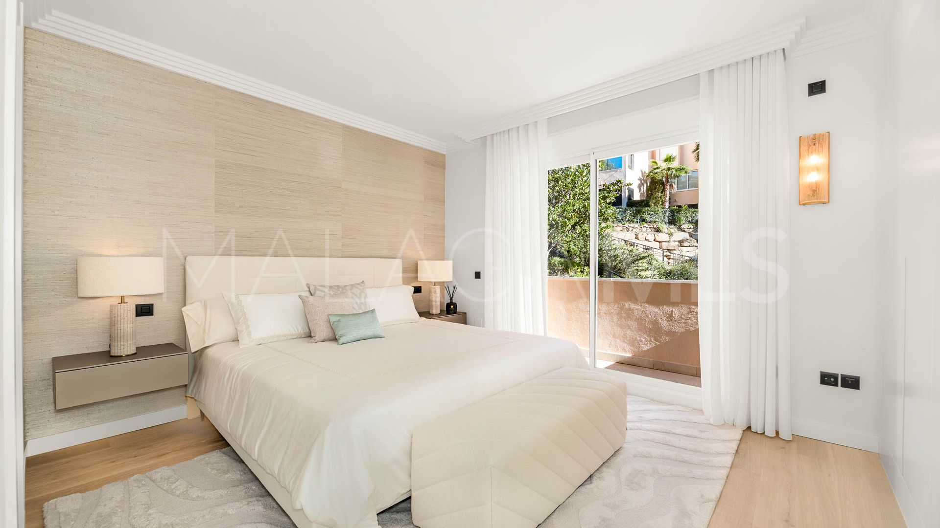 Apartment for sale in Nueva Andalucia with 4 bedrooms