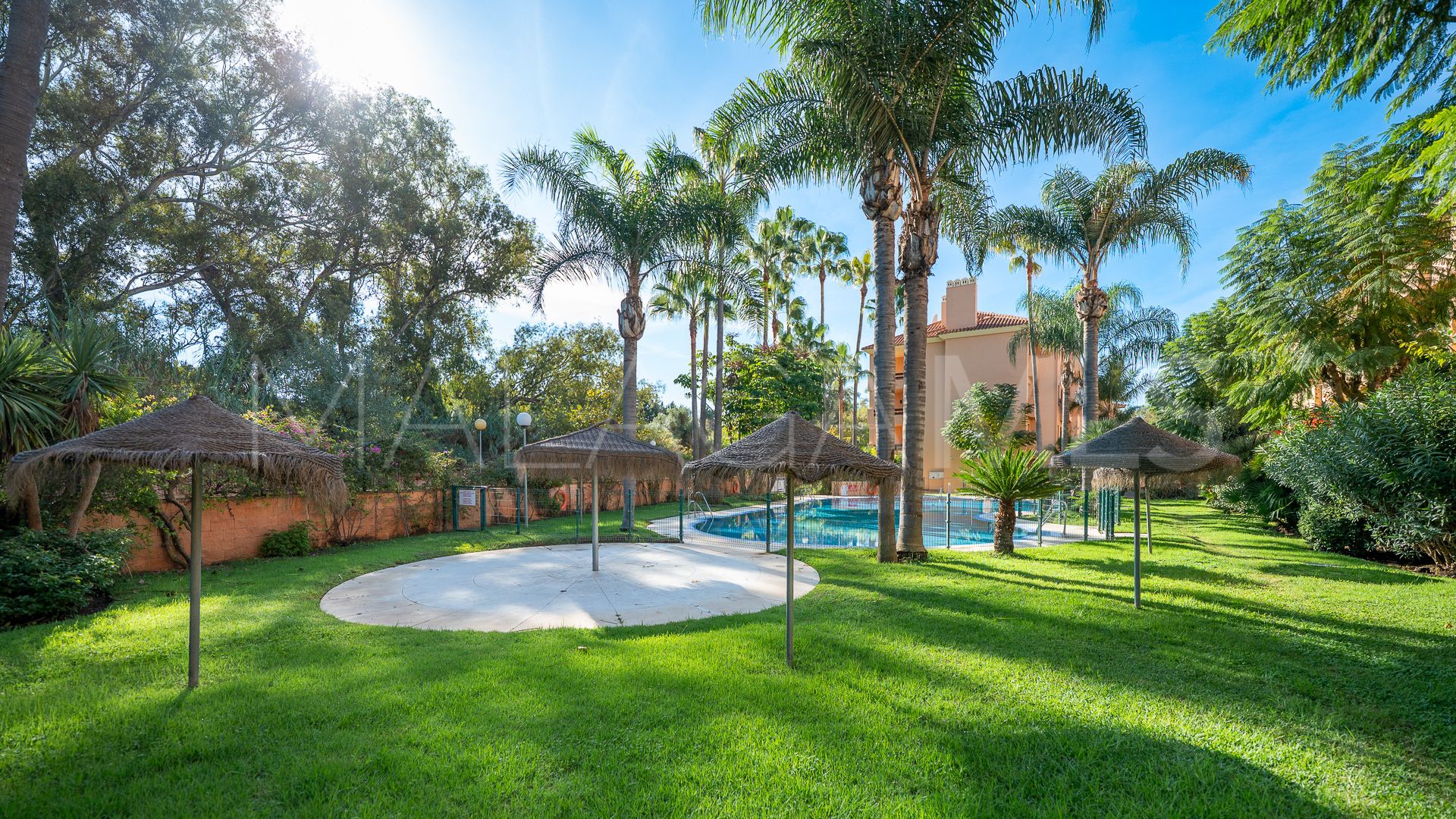 Duplex for sale in Marbesa