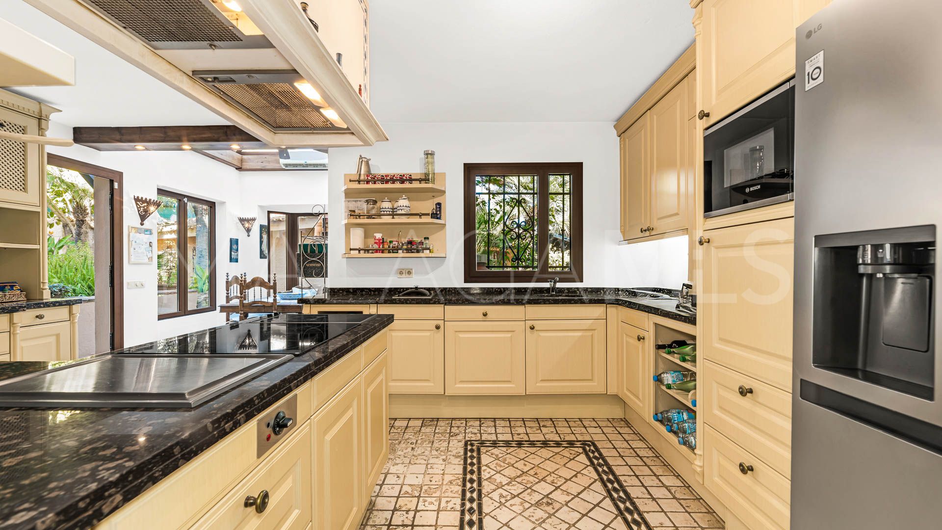 8 bedrooms villa for sale in Marbella - Puerto Banus