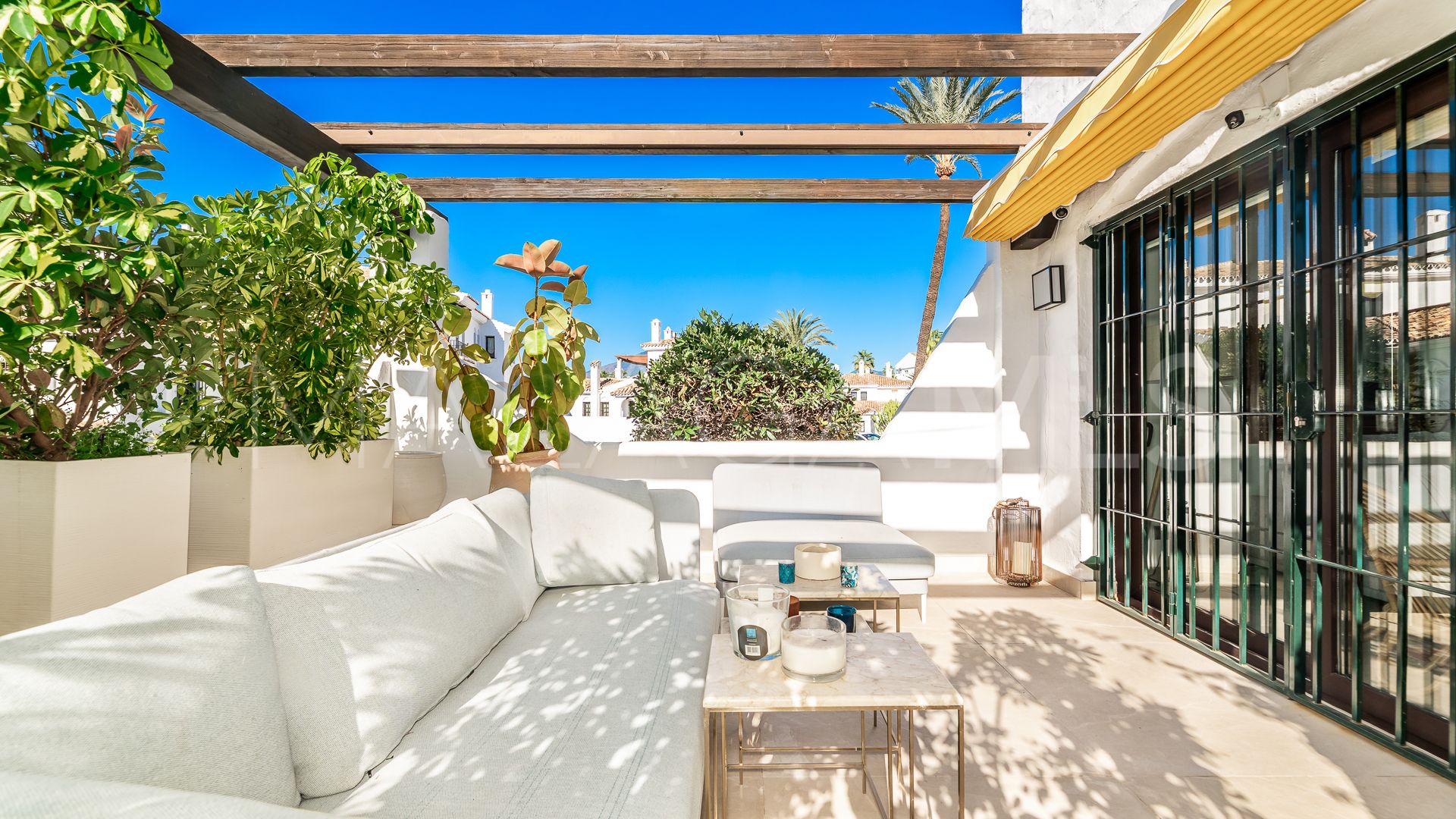 Erdgeschosswohnung for sale in Nueva Andalucia