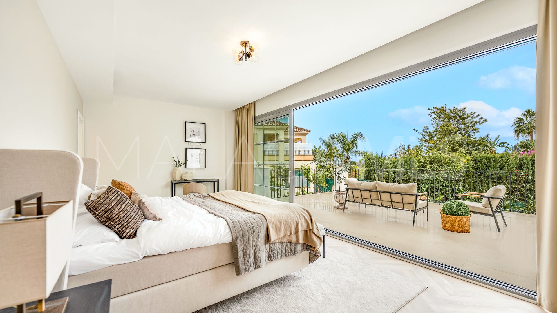 Villa for sale in Los Arqueros