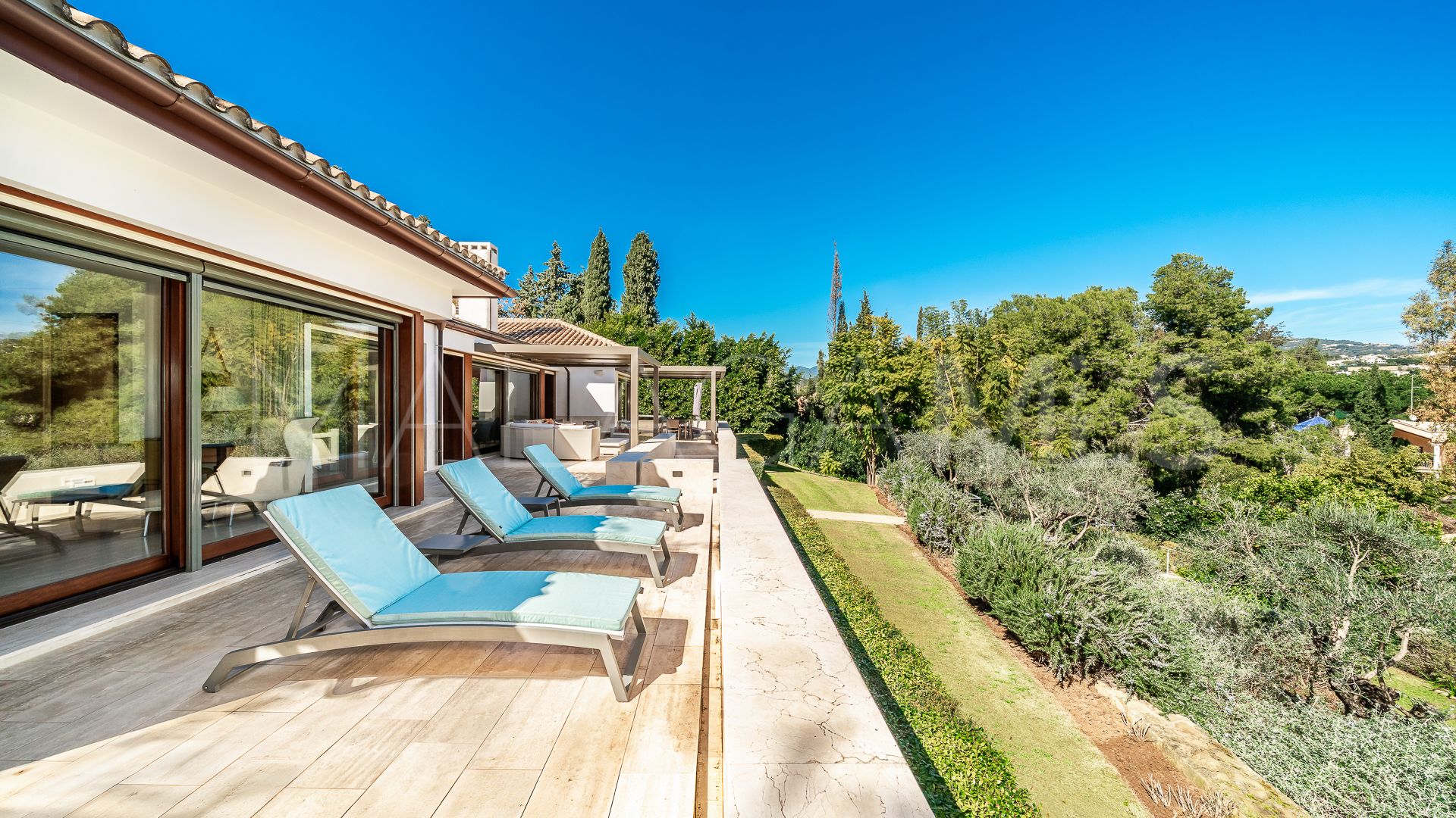 Villa for sale in Guadalmina Alta