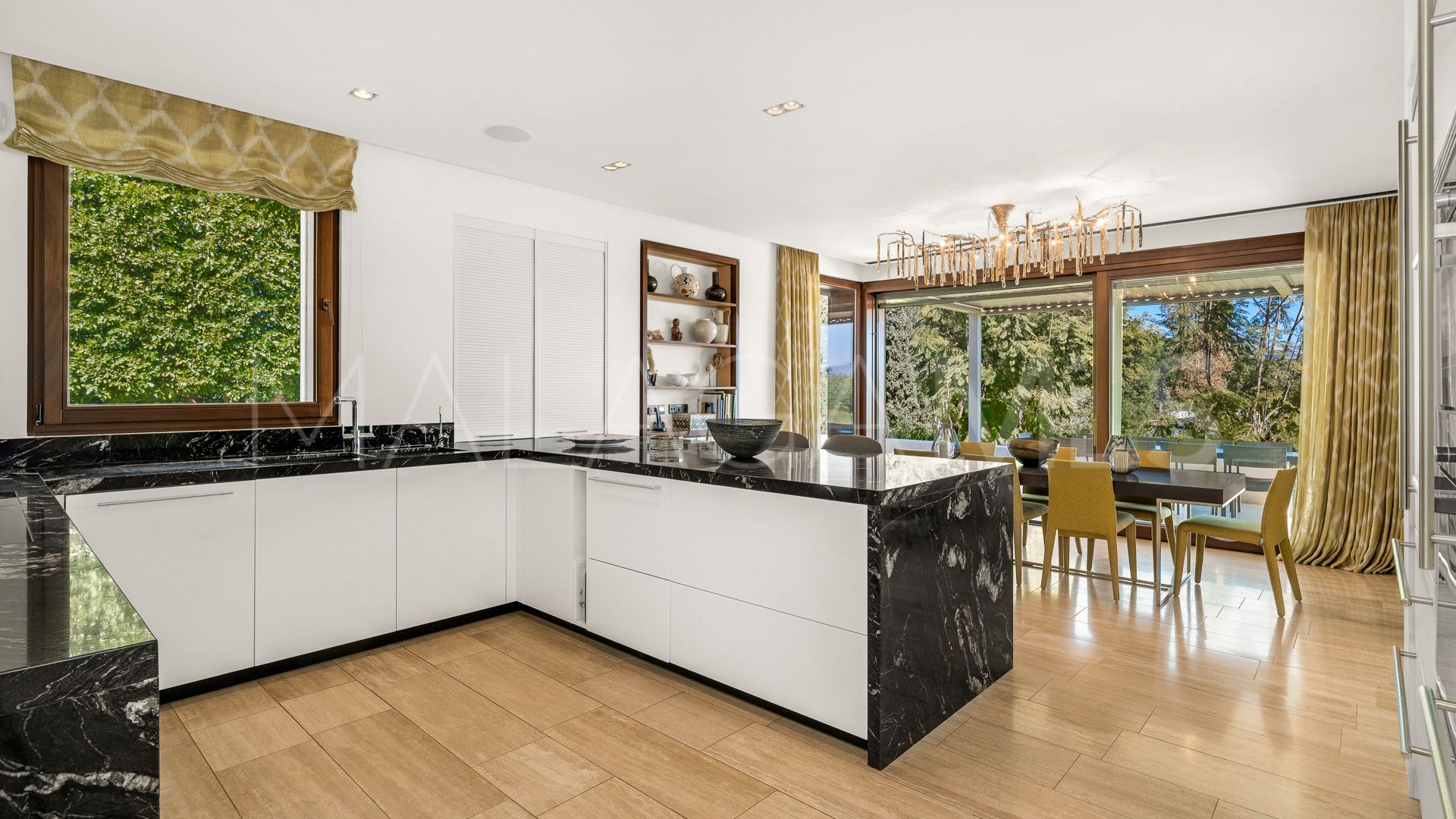 Villa for sale in Guadalmina Alta