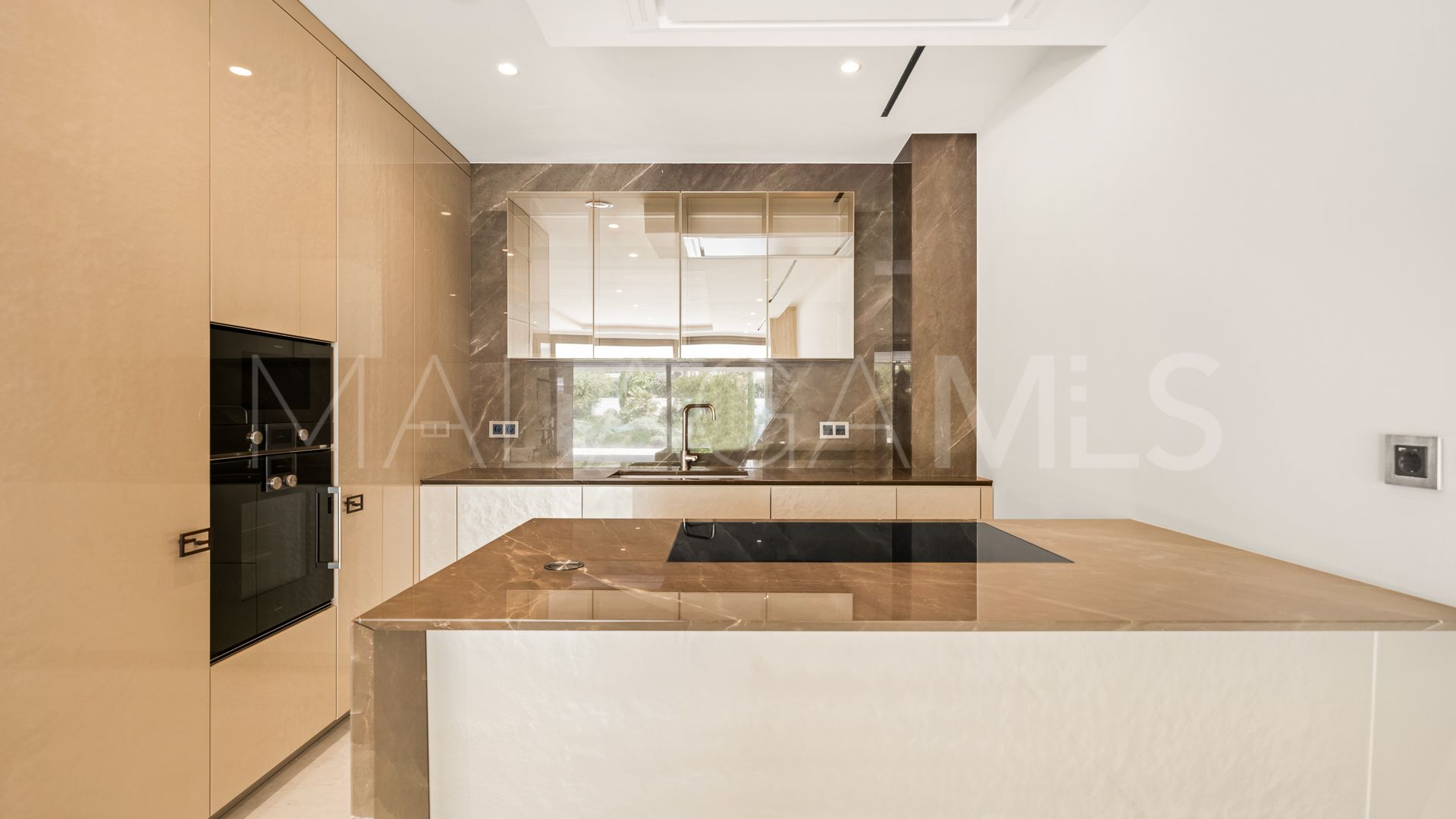 Tvåvåningslägenhet for sale in Marbella Golden Mile