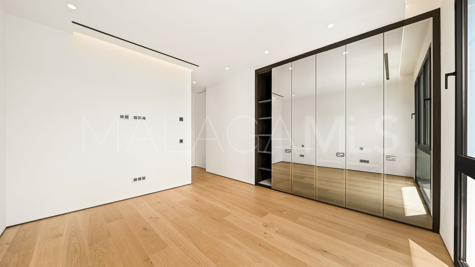 Tvåvåningslägenhet for sale in Marbella Golden Mile