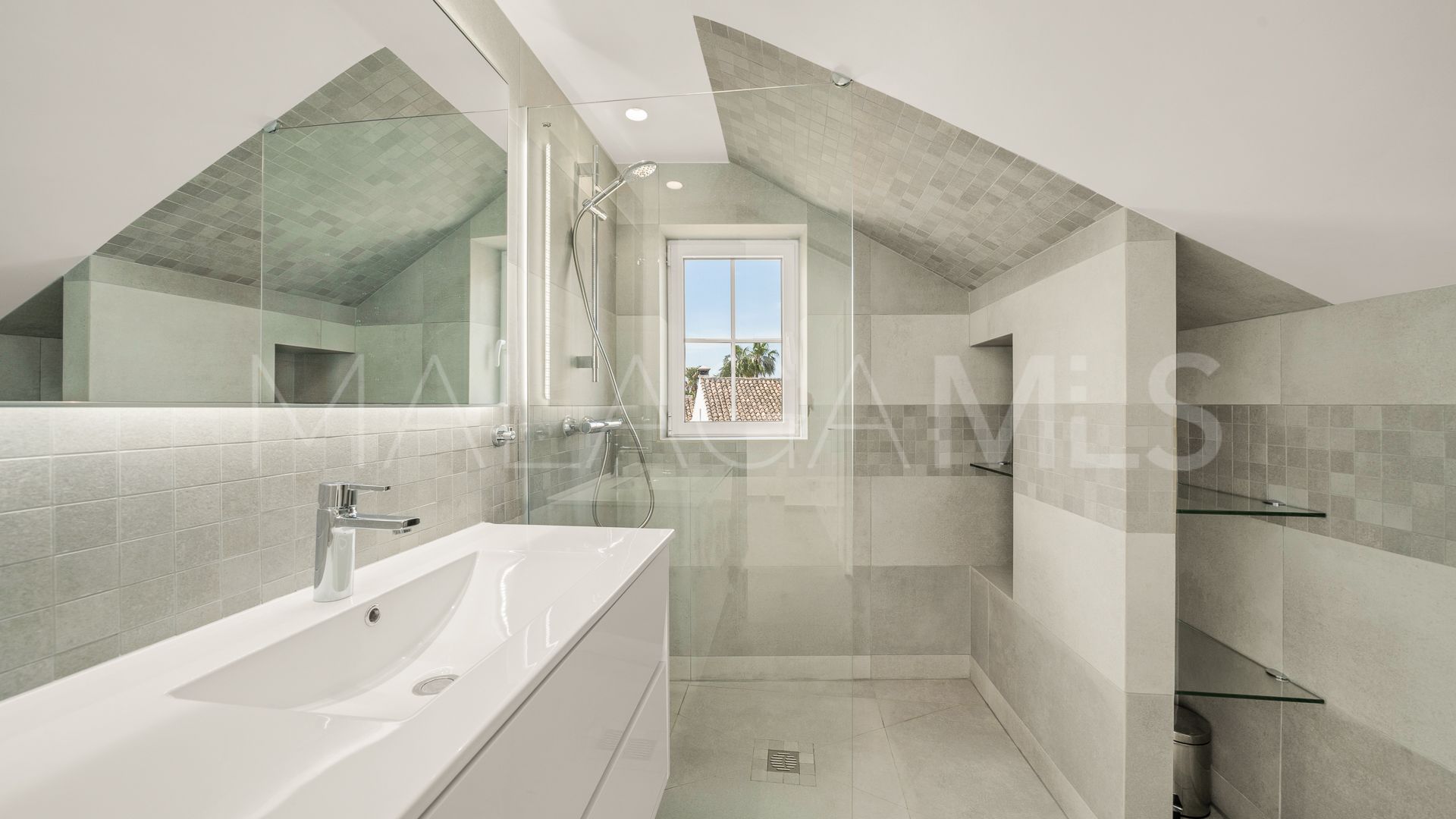 Parhus for sale in Nagüeles