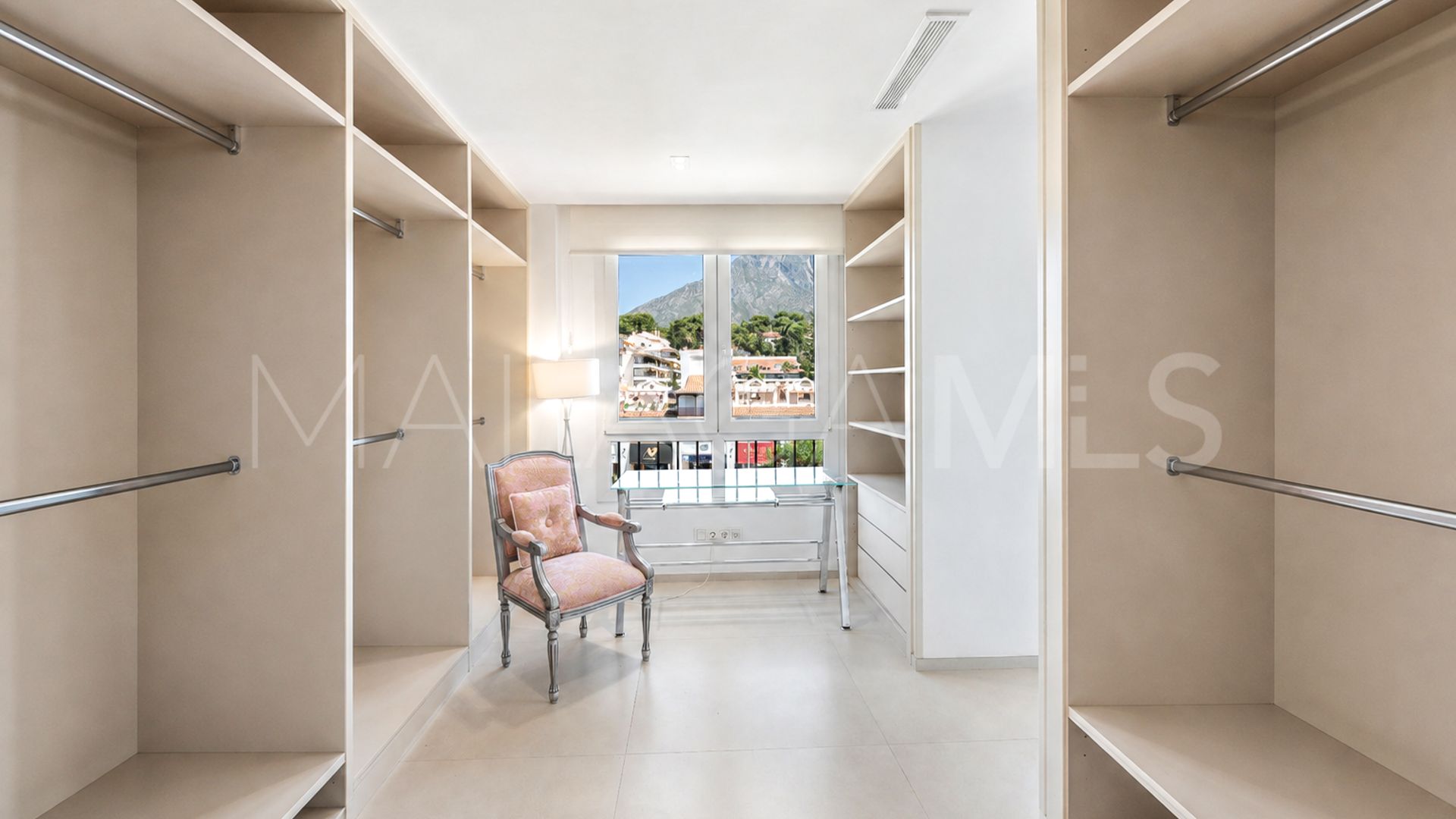 Penthaus for sale in Beach Side Golden Mile