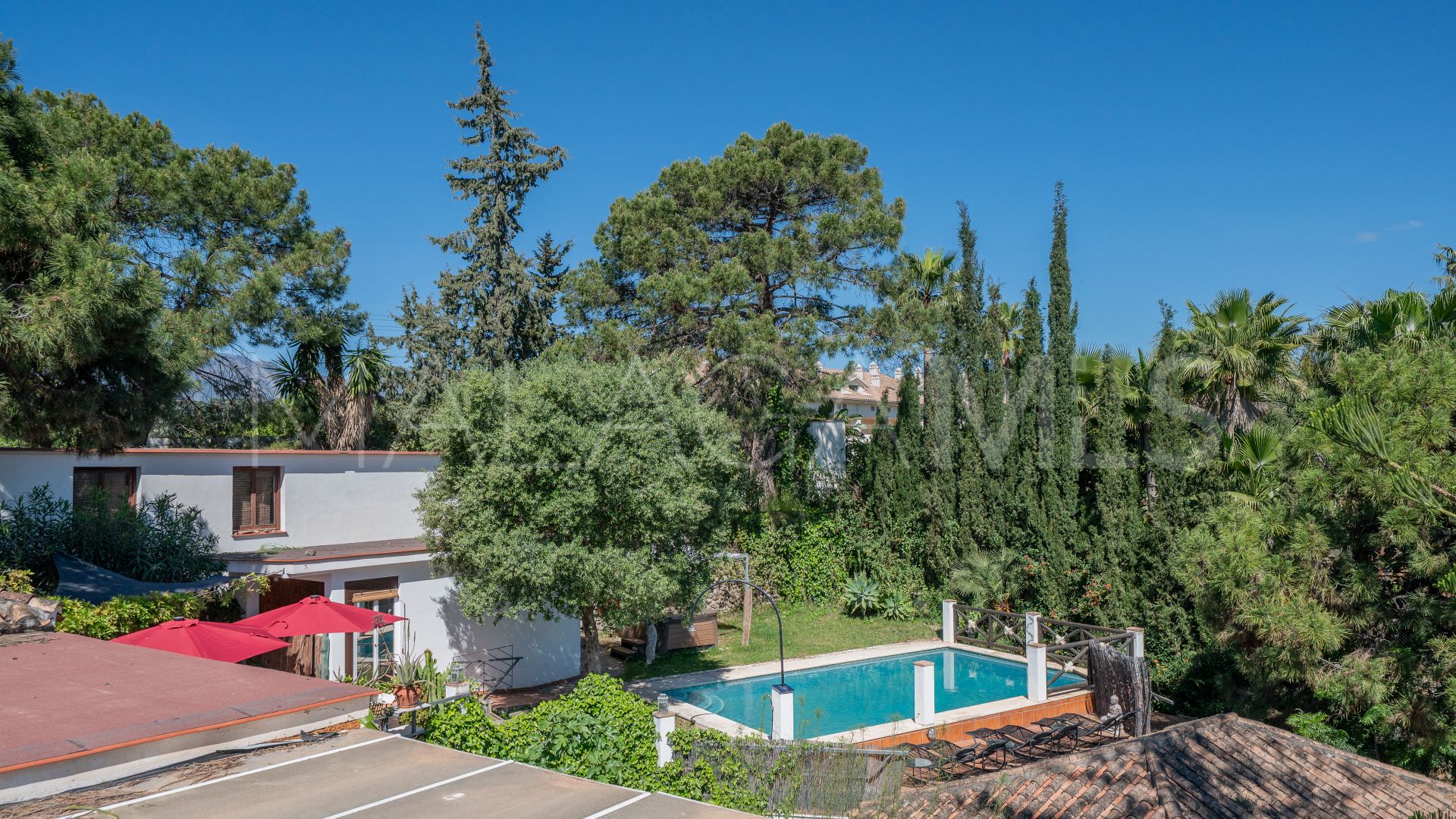 Villa for sale in Benahavis
