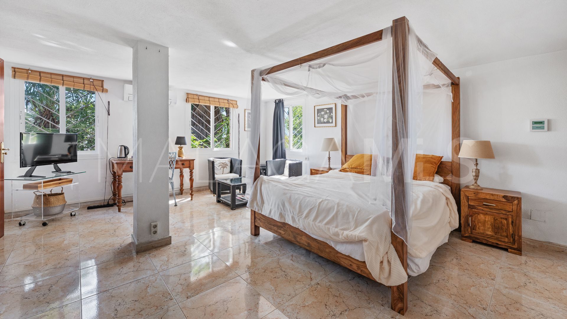 Villa for sale in Benahavis