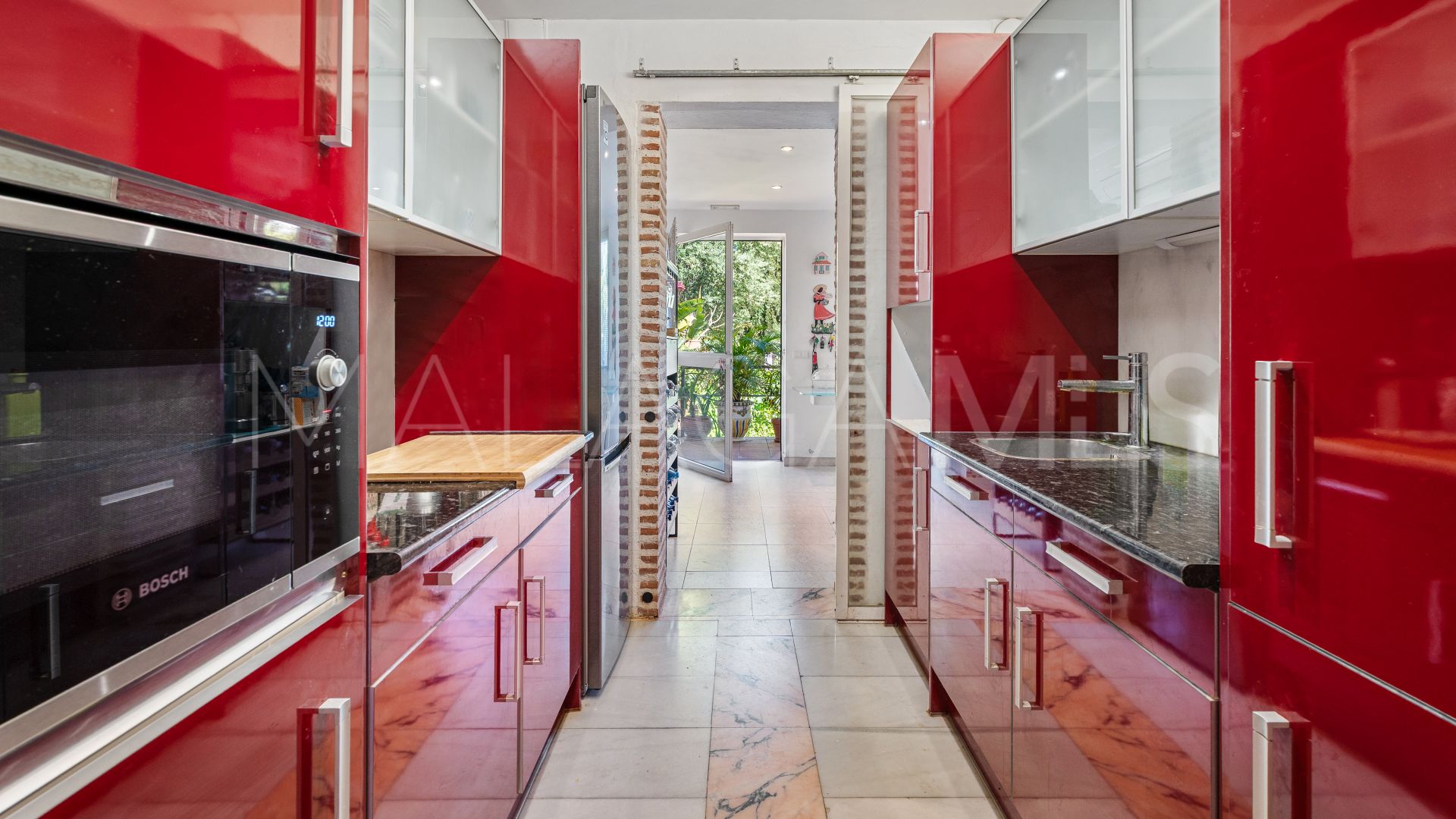 Villa for sale in Benahavis