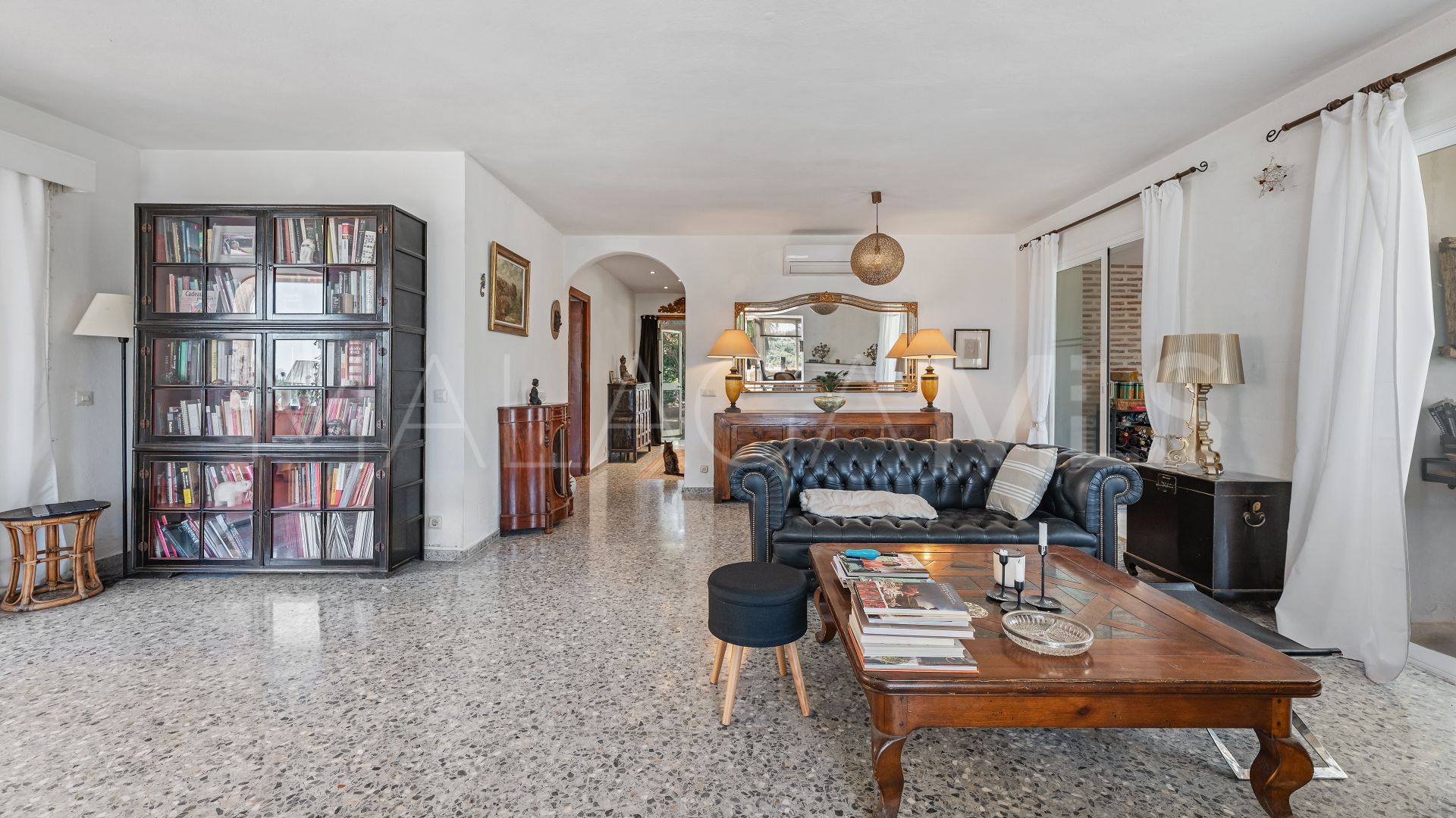 Villa for sale in Benahavis