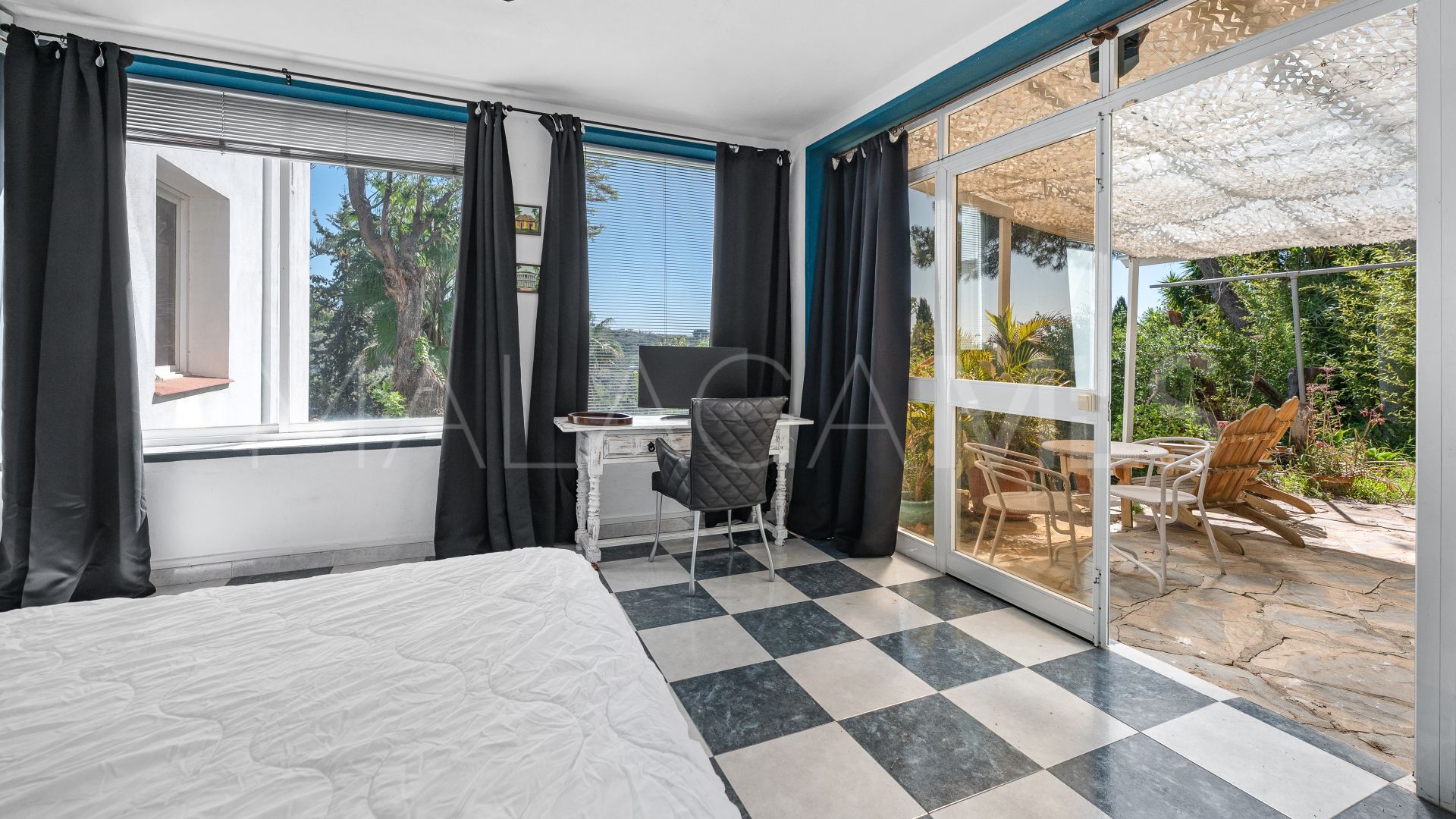 Villa for sale in Benahavis