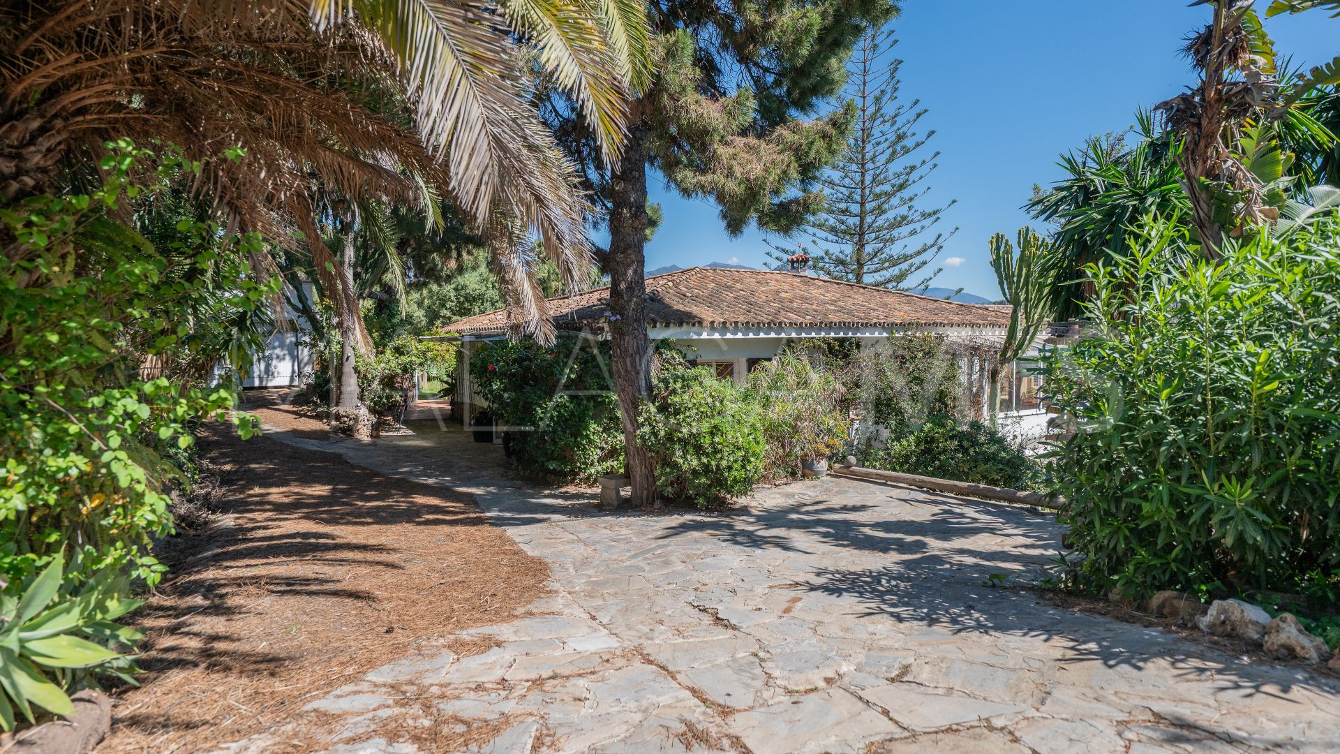 Villa for sale in Benahavis