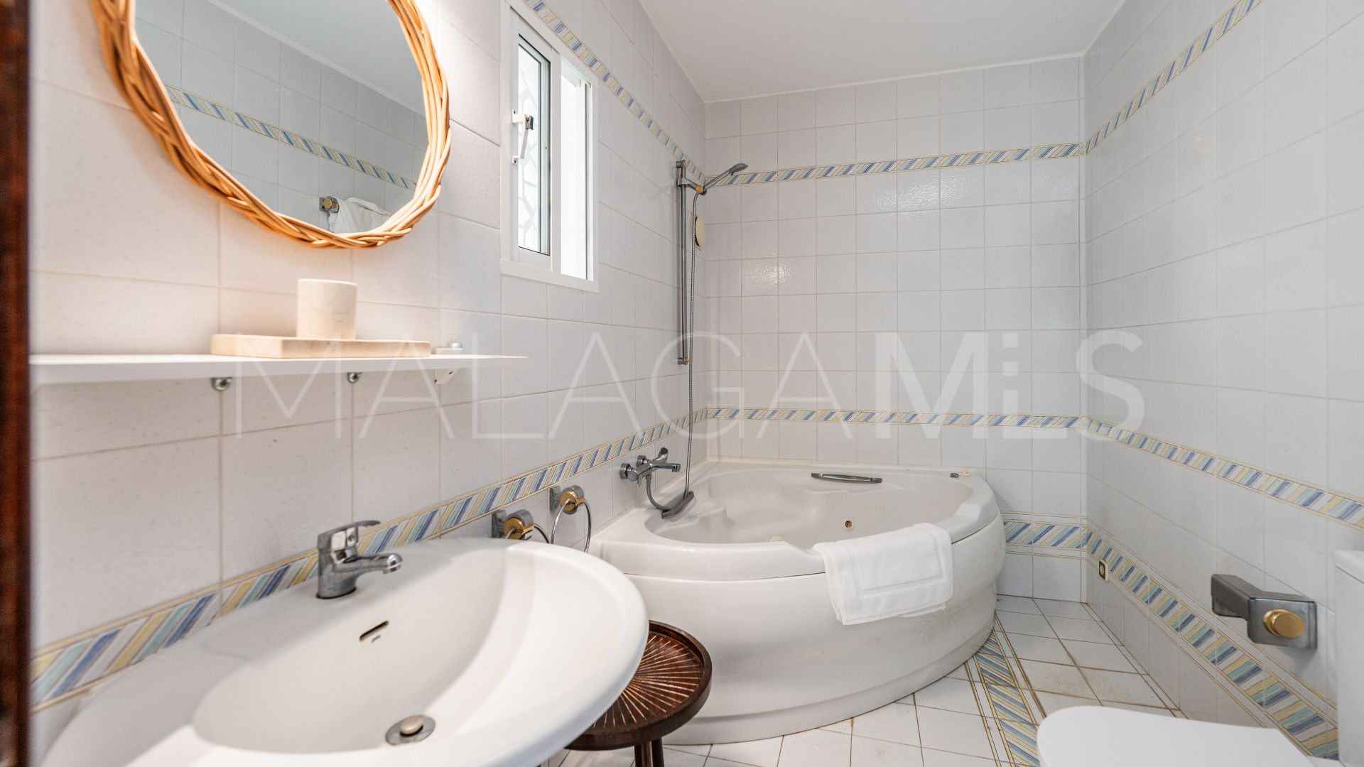 Villa for sale in Benahavis