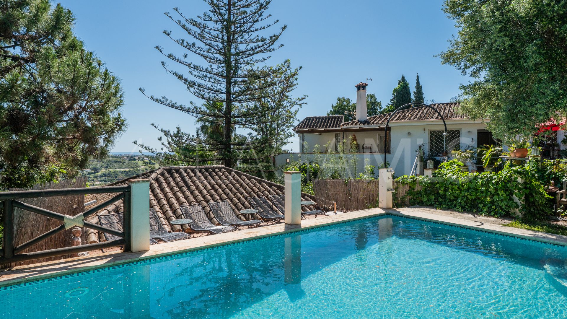 Villa for sale in Benahavis