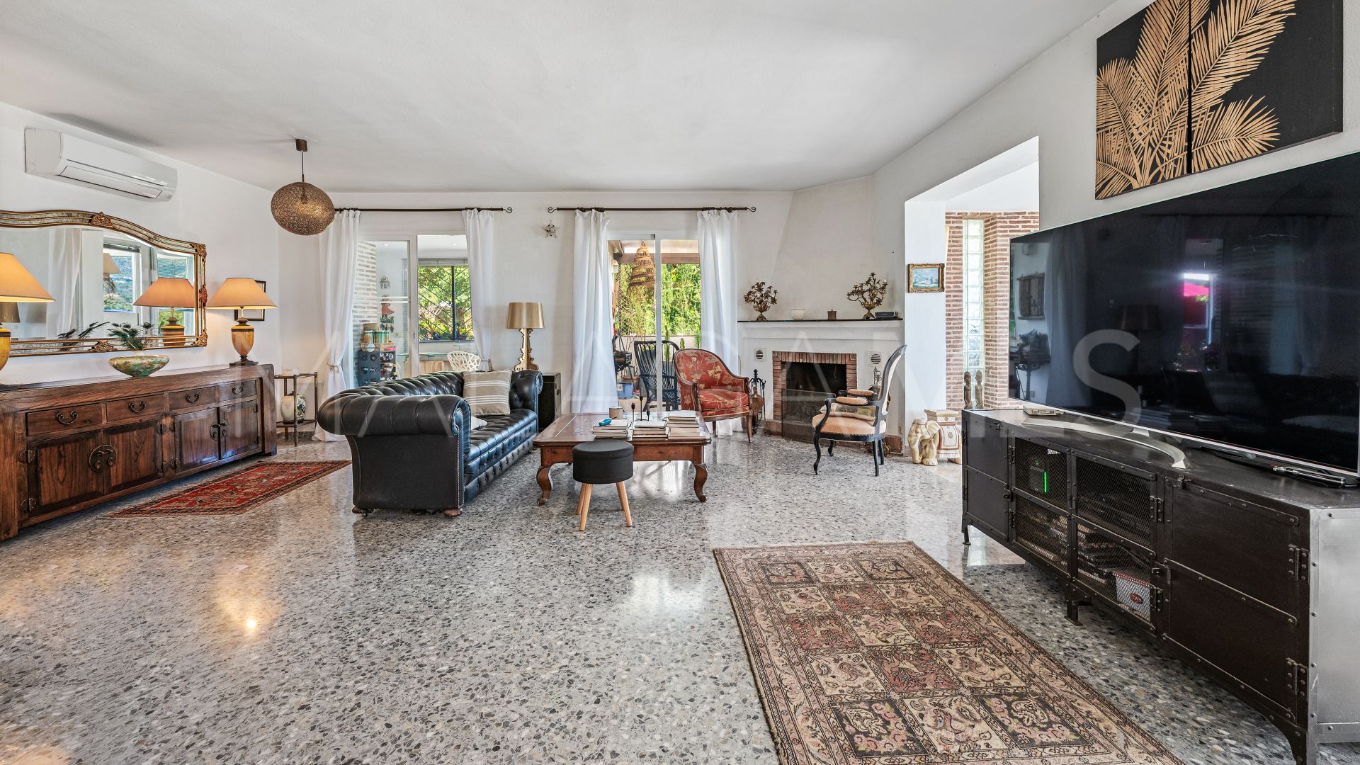 Villa for sale in Benahavis