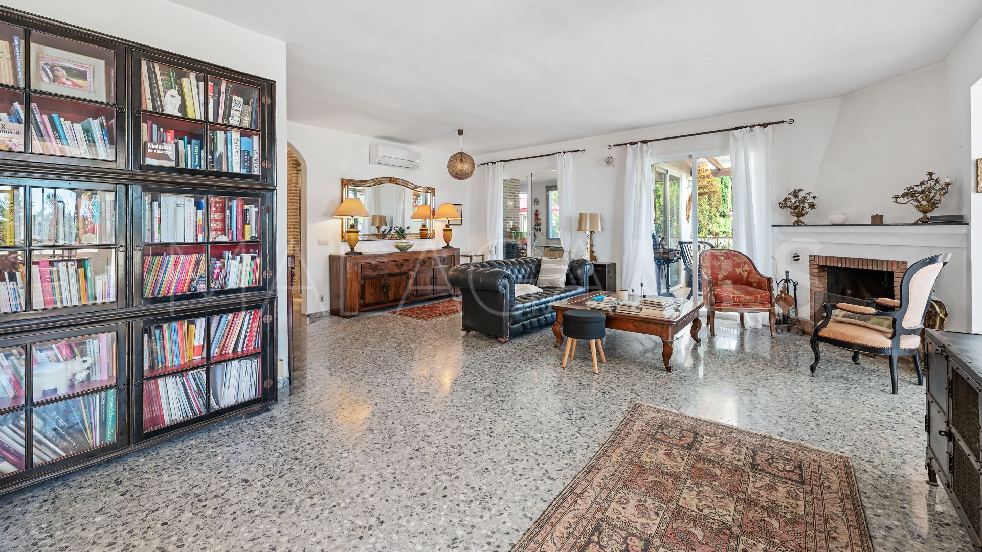 Villa for sale in Benahavis