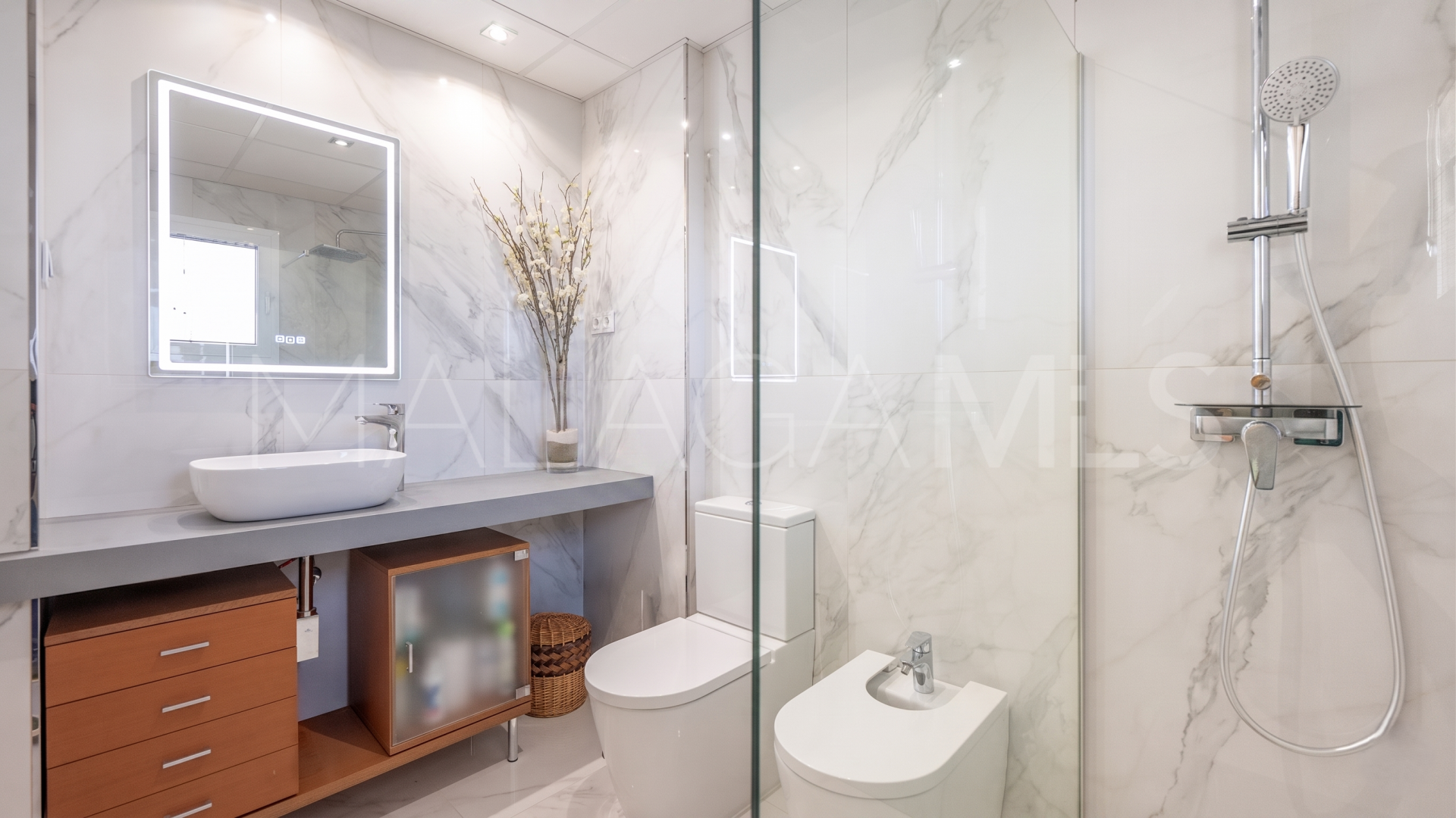 Tvåvåningslägenhet for sale in Elviria