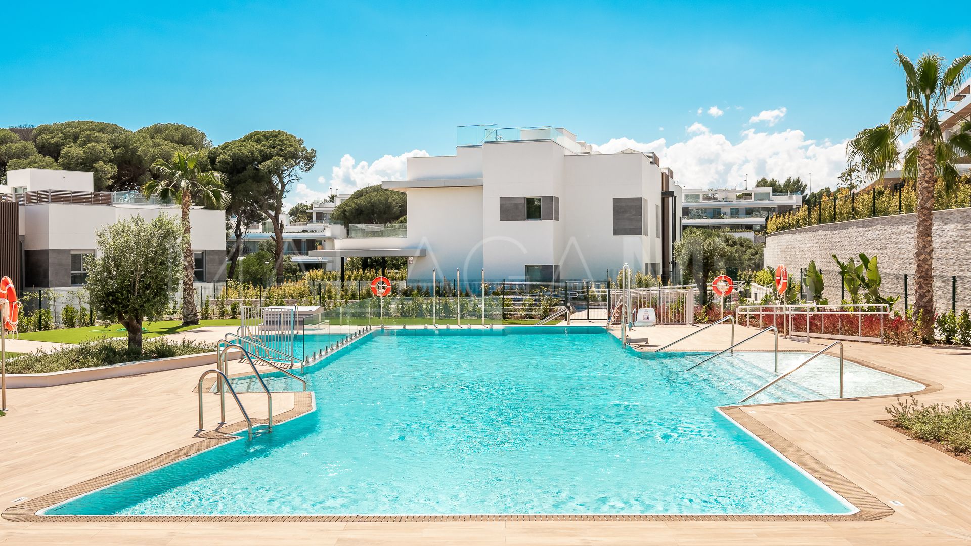 Penthouse with 4 bedrooms for sale in Los Monteros