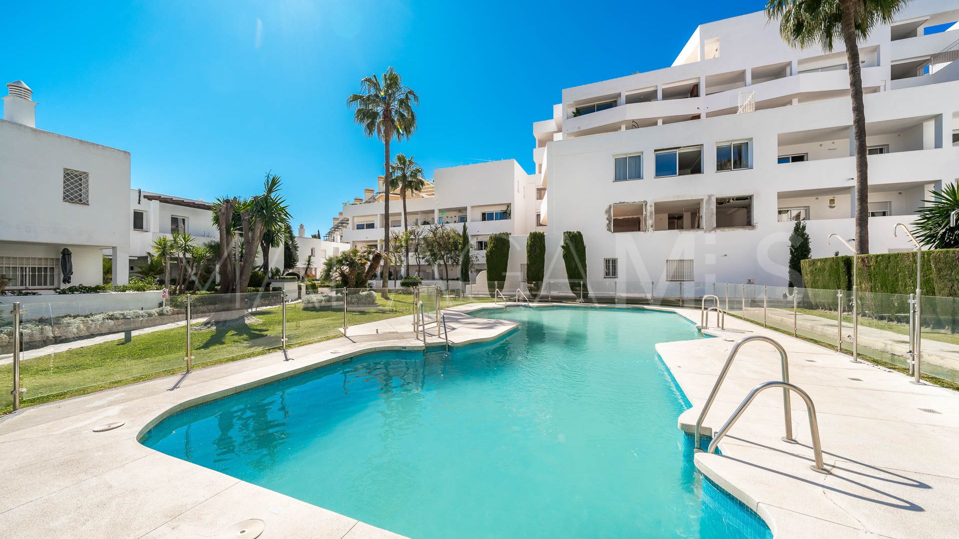 Lägenhet for sale in Nueva Andalucia