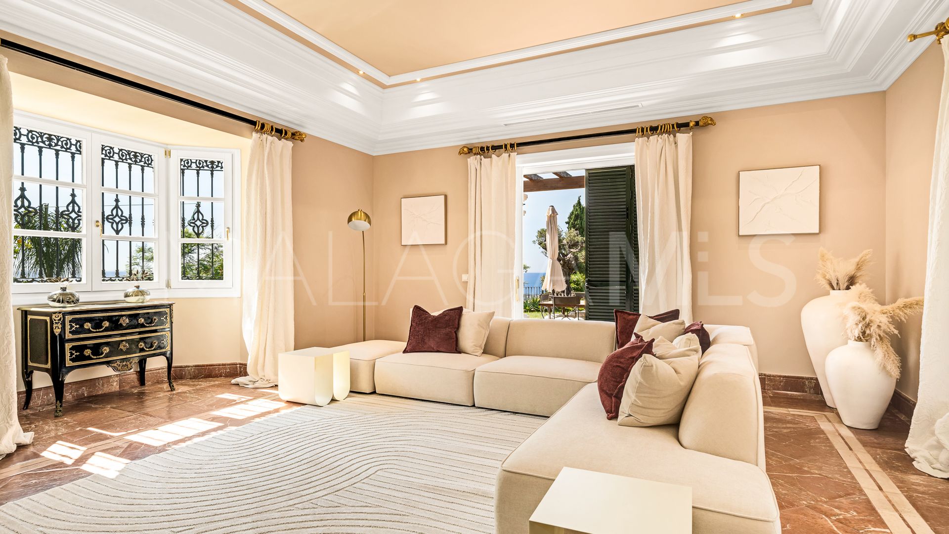 Villa for sale in Marbella Hill Club