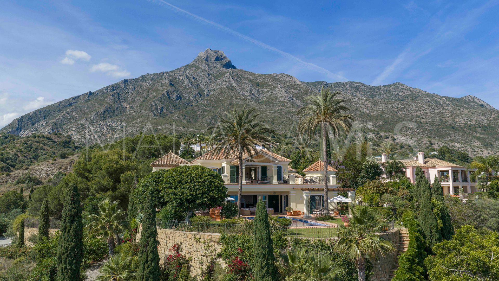 Villa for sale in Marbella Hill Club