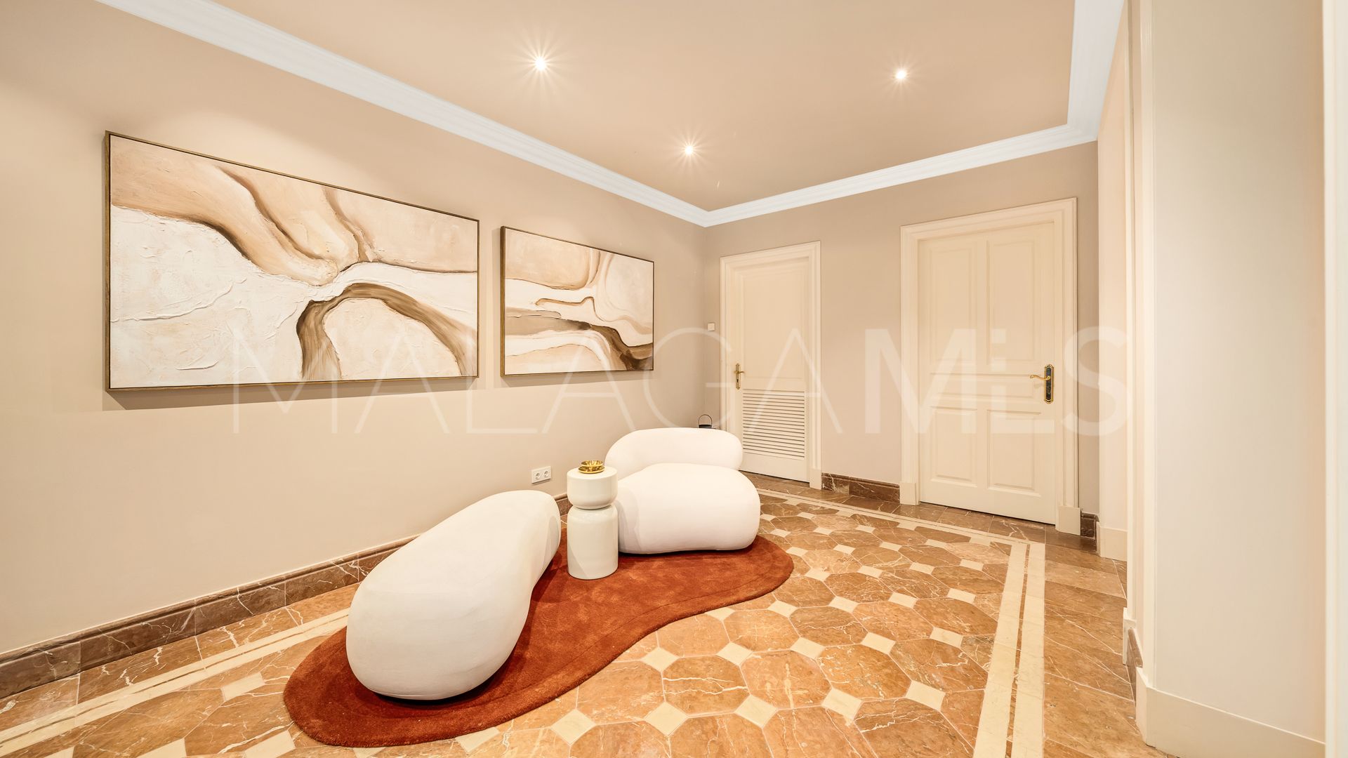 Villa for sale in Marbella Hill Club