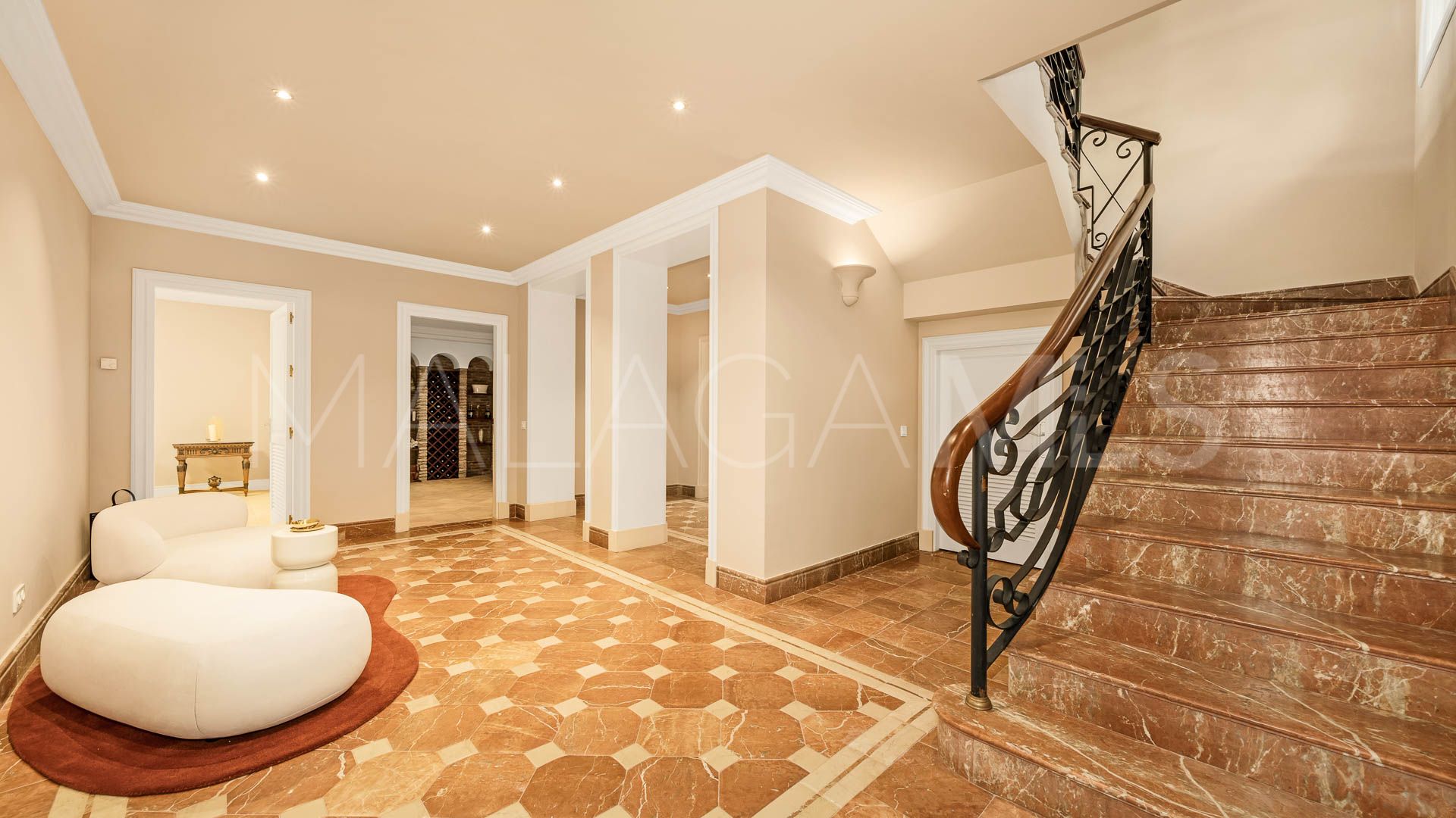 For sale villa in Marbella Hill Club with 7 bedrooms