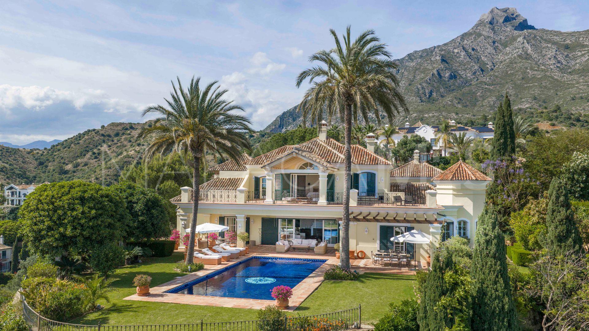 Villa for sale in Marbella Hill Club
