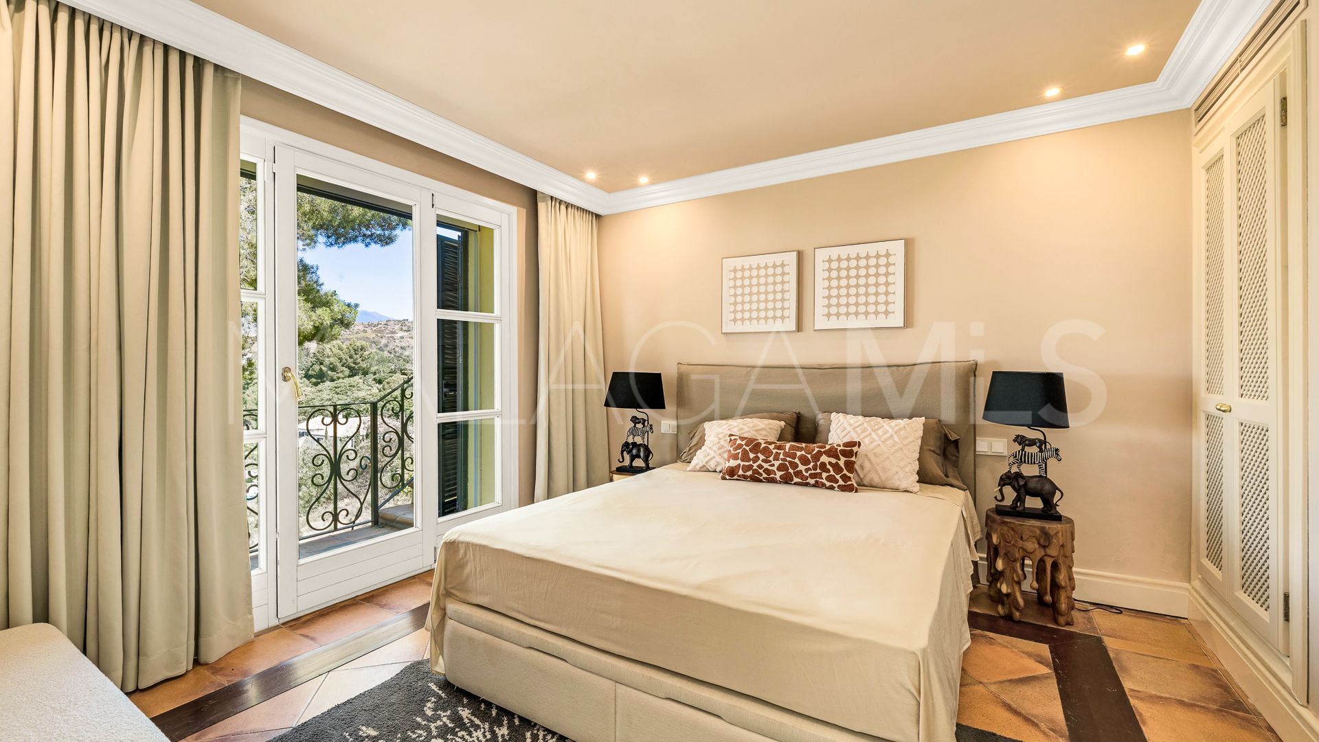 Villa for sale in Marbella Hill Club